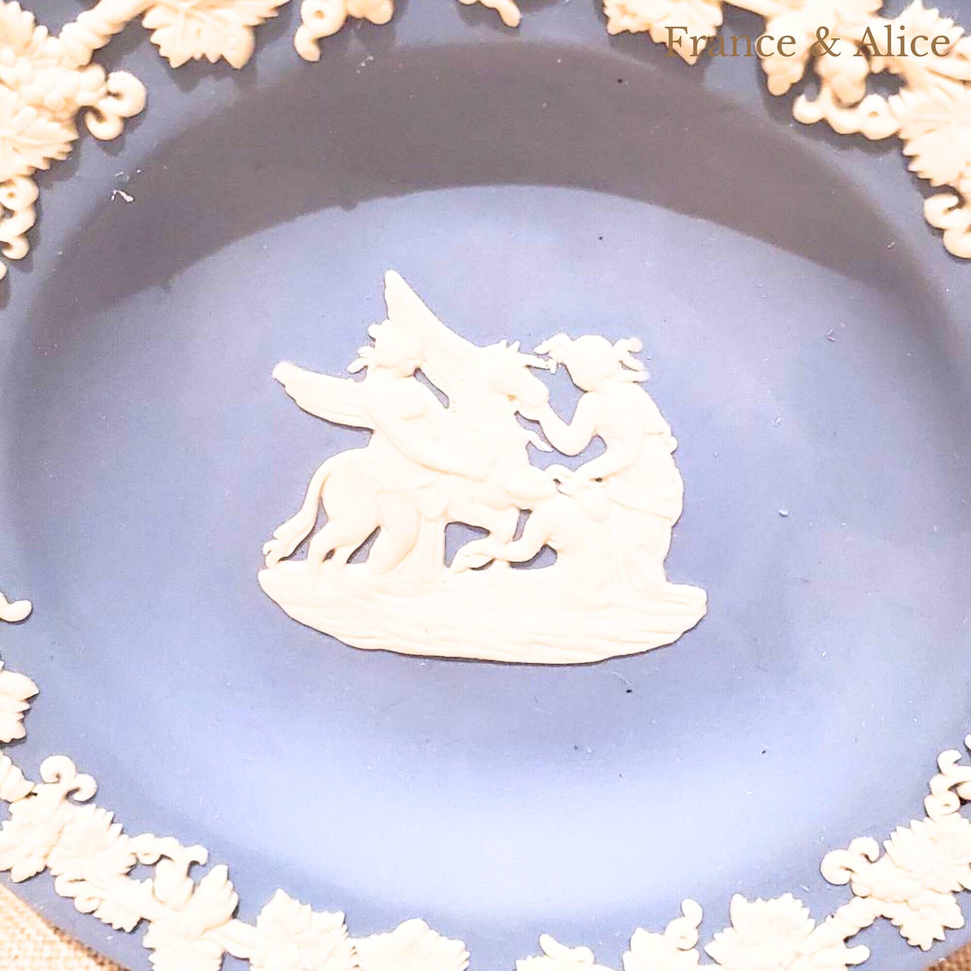 Wedgwood Blue Jasper Bowl – Pegasus Motif in Relief – 11 cm