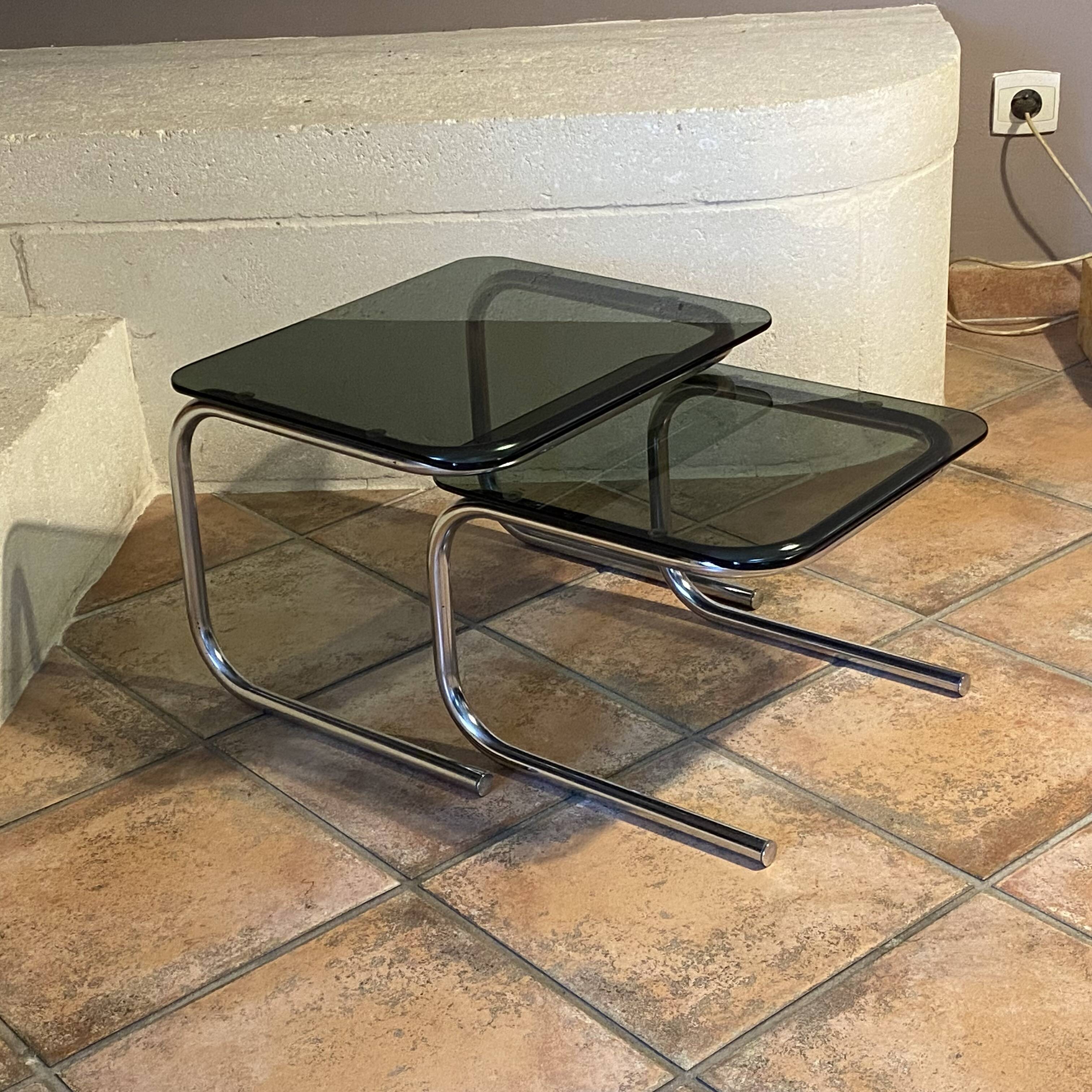 Lot de 2 tables gigognes vintage. 1970.
