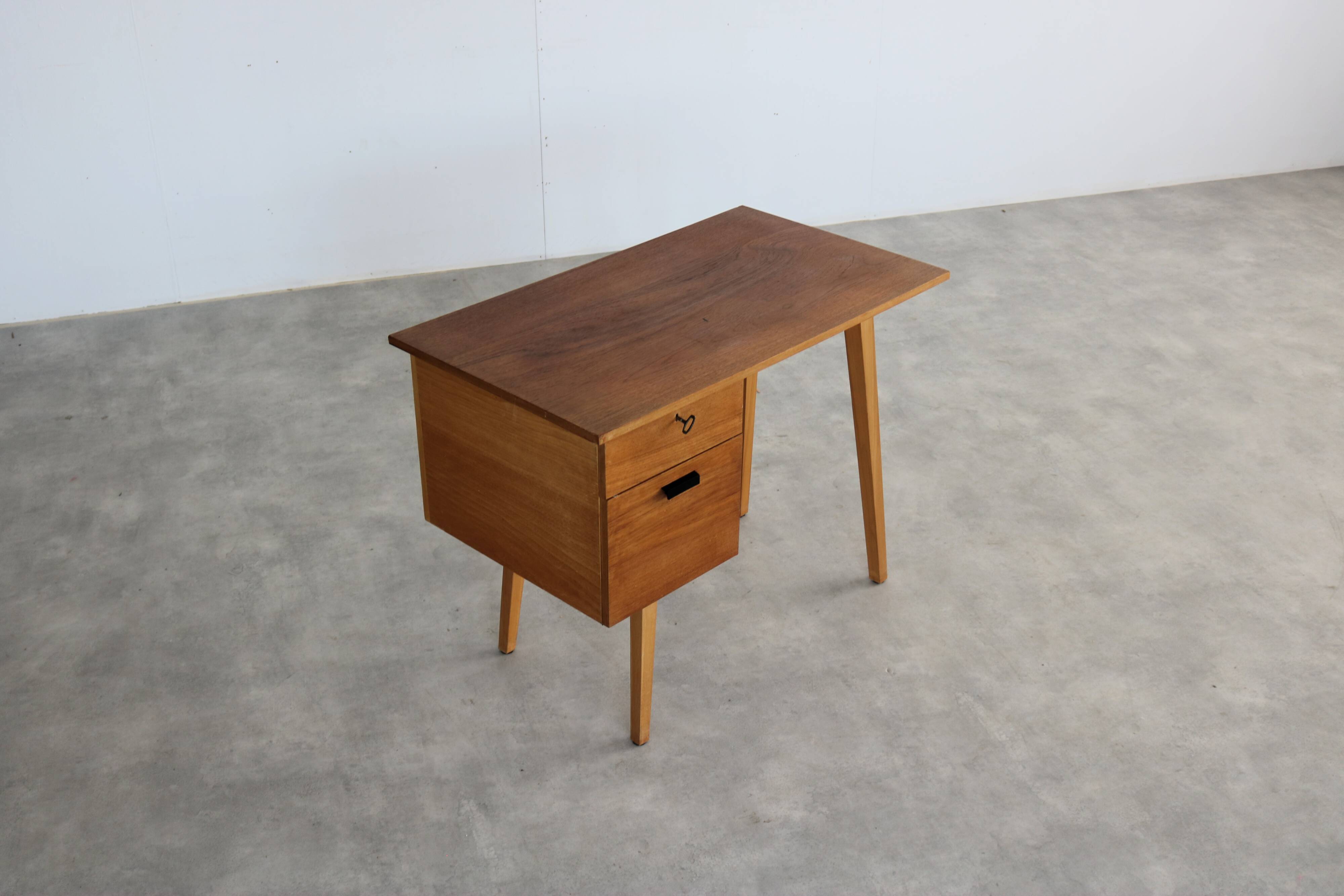 vintage desk | desk | teak | 1960s  period | 1960s