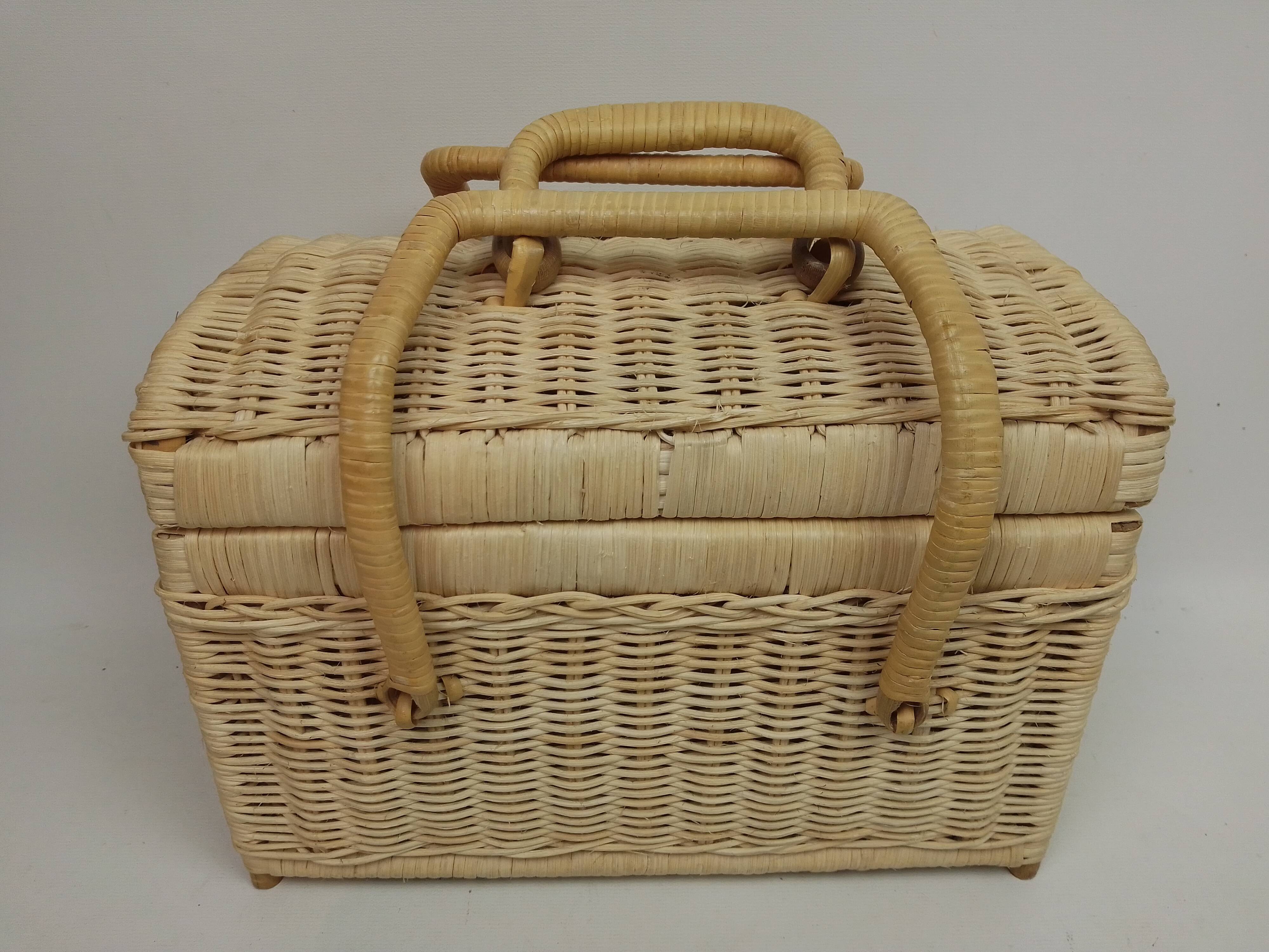 Clear wicker vanity - 2 coves