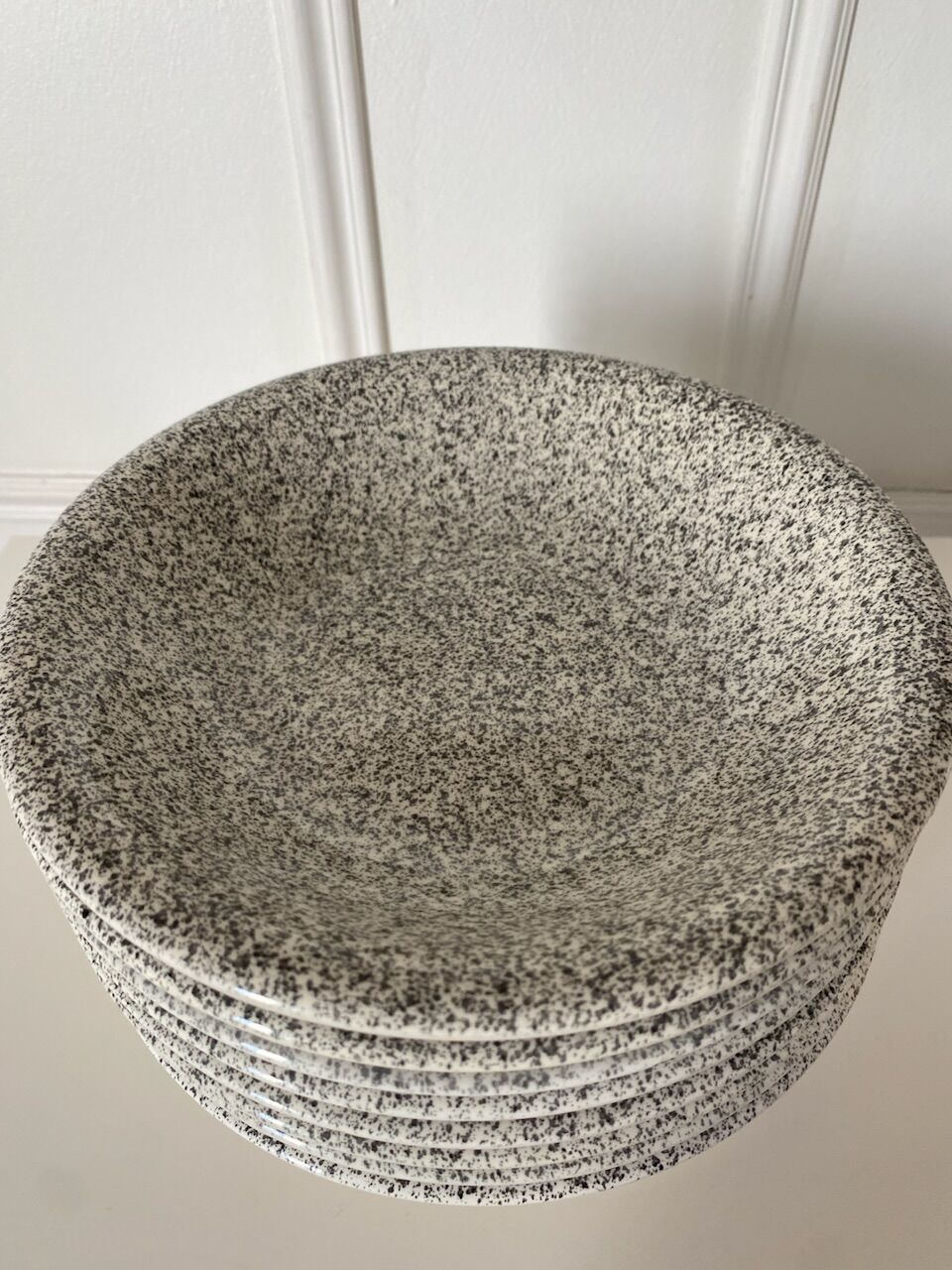 Set of 8 hollow plates in Italian speckled ceramic