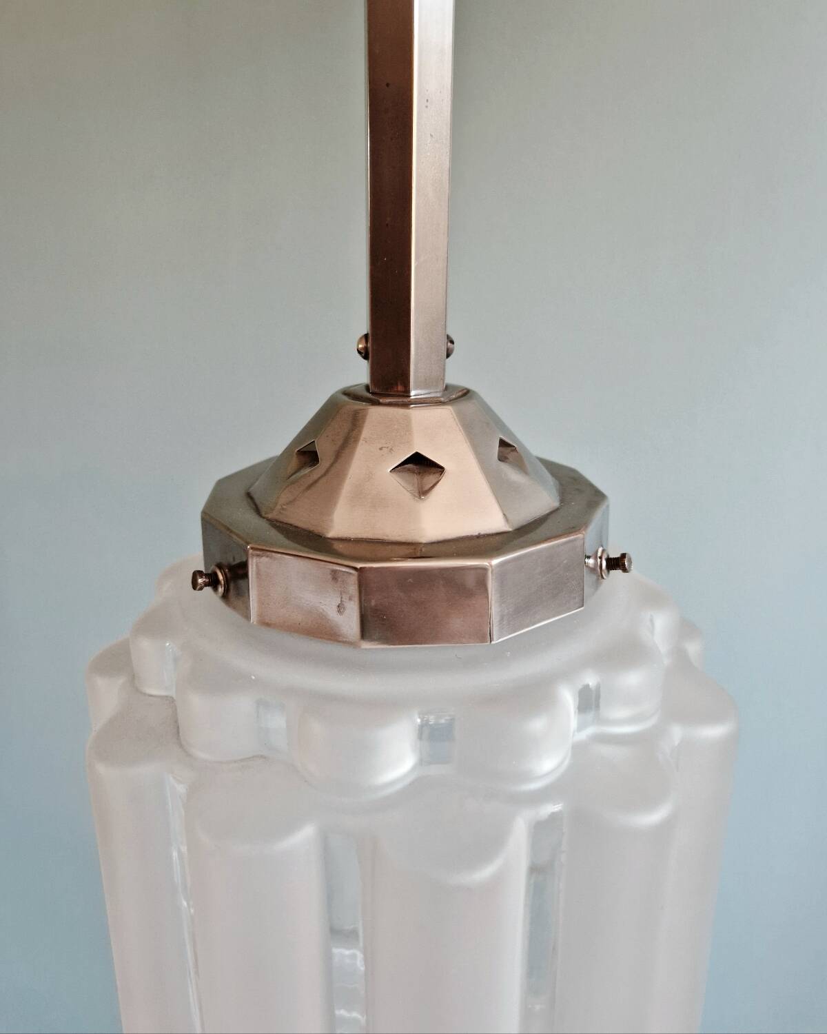 Art Deco Skyscraper suspension in frosted glass, 1930s