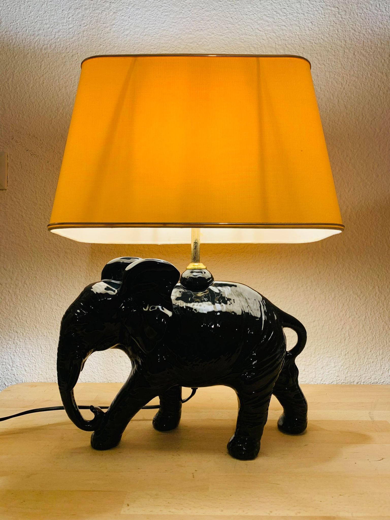 Black ceramic elephant lamp jungle style