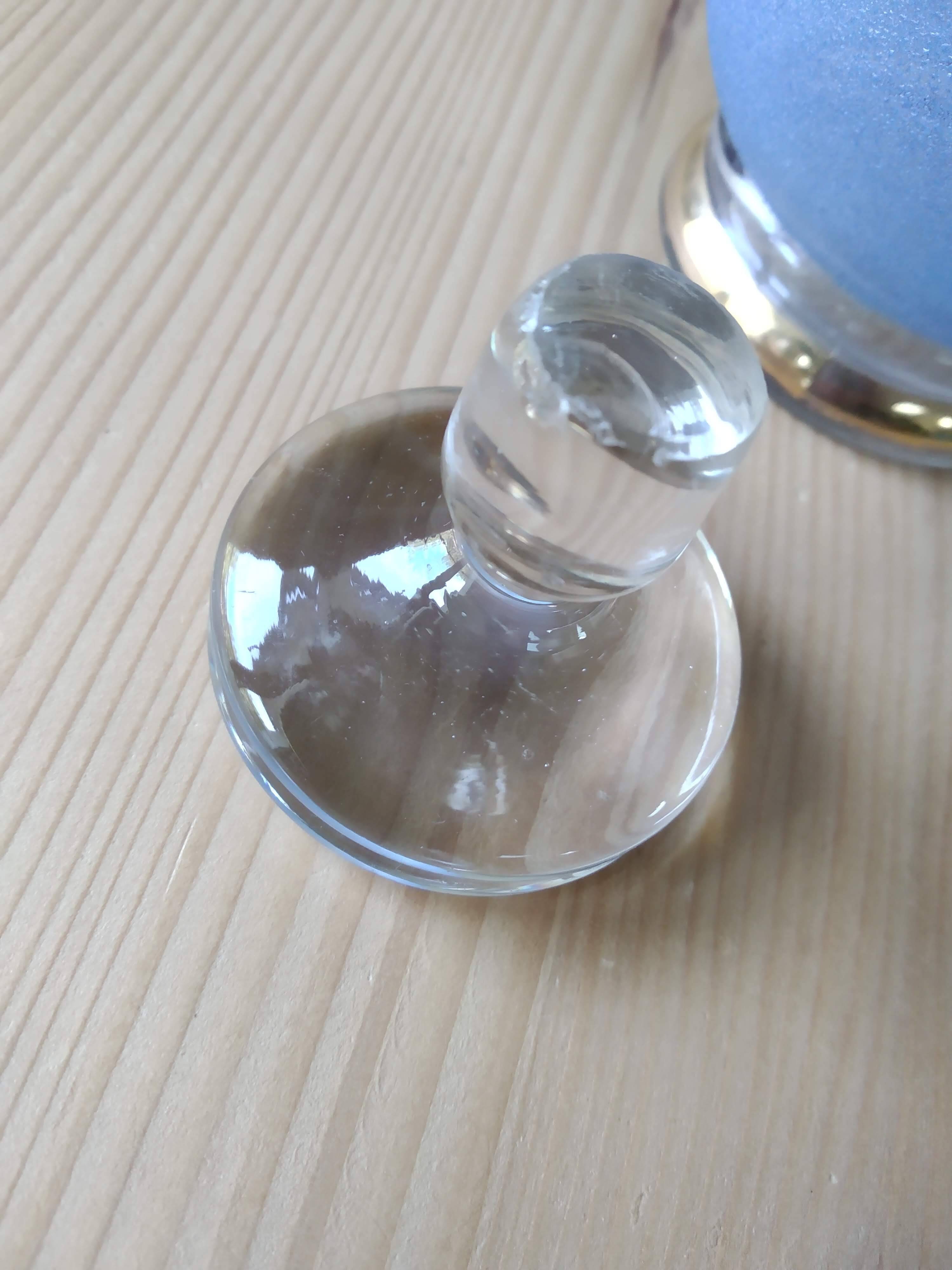 Carafe à liqueur en verre granité bleu Art Déco