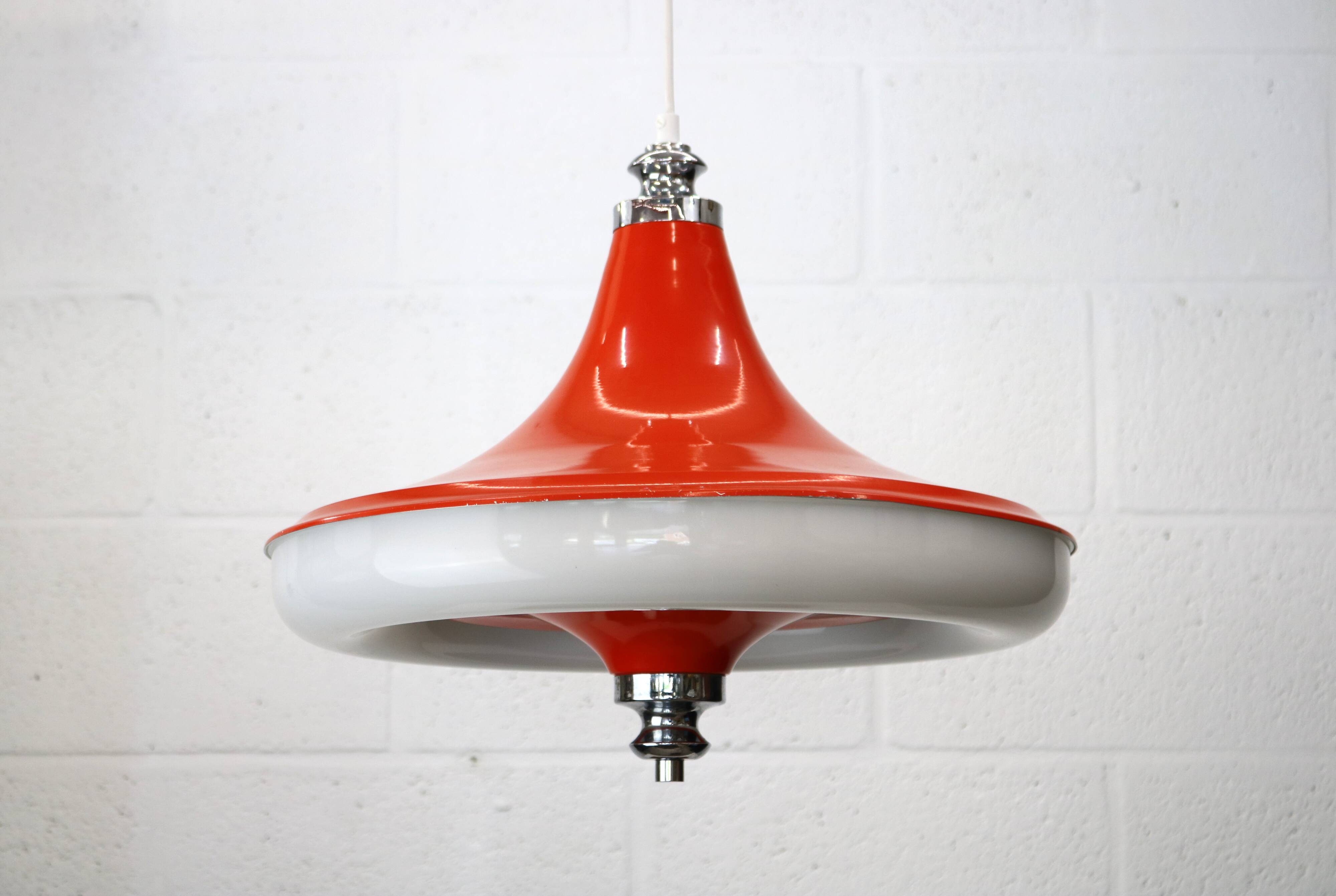 Lampe vintage de Massive Belgium, couleur orange/blanc/chrome - Belgique 1977