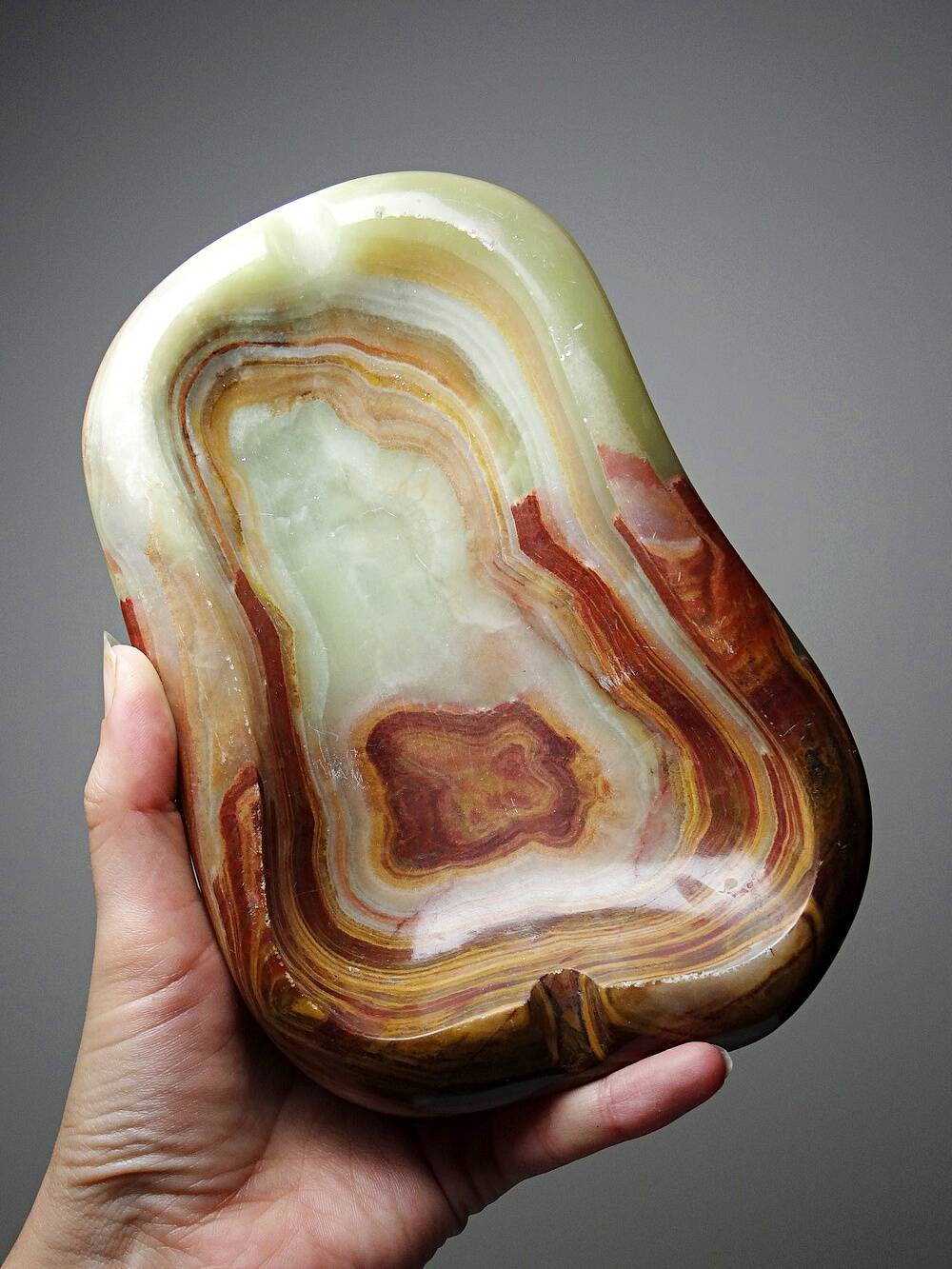 Large green onyx ashtray with free-form bands, vintage Italy, 50s-60s