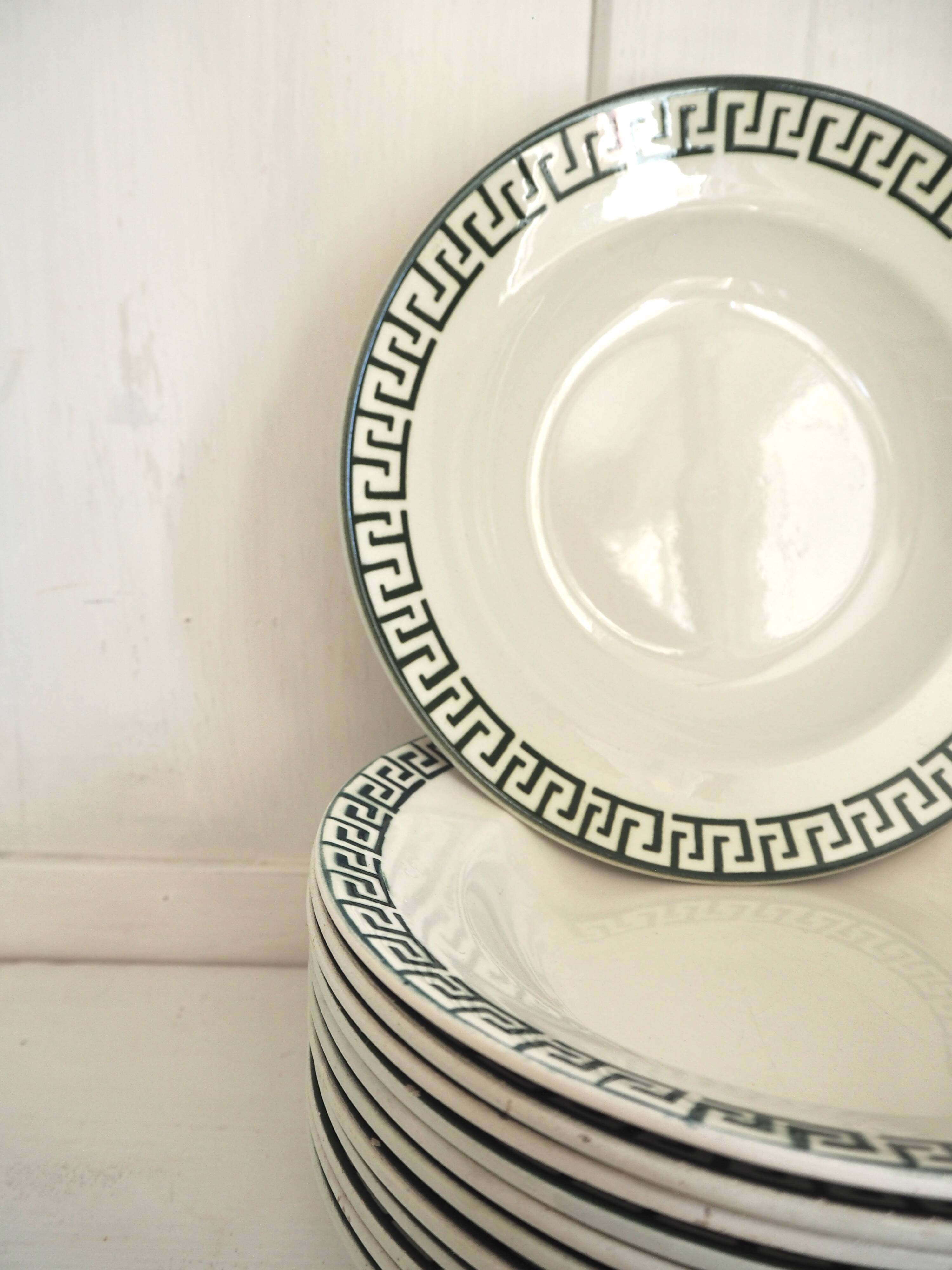 Set of 12 green patterned soup plates, Badonviller earthenware