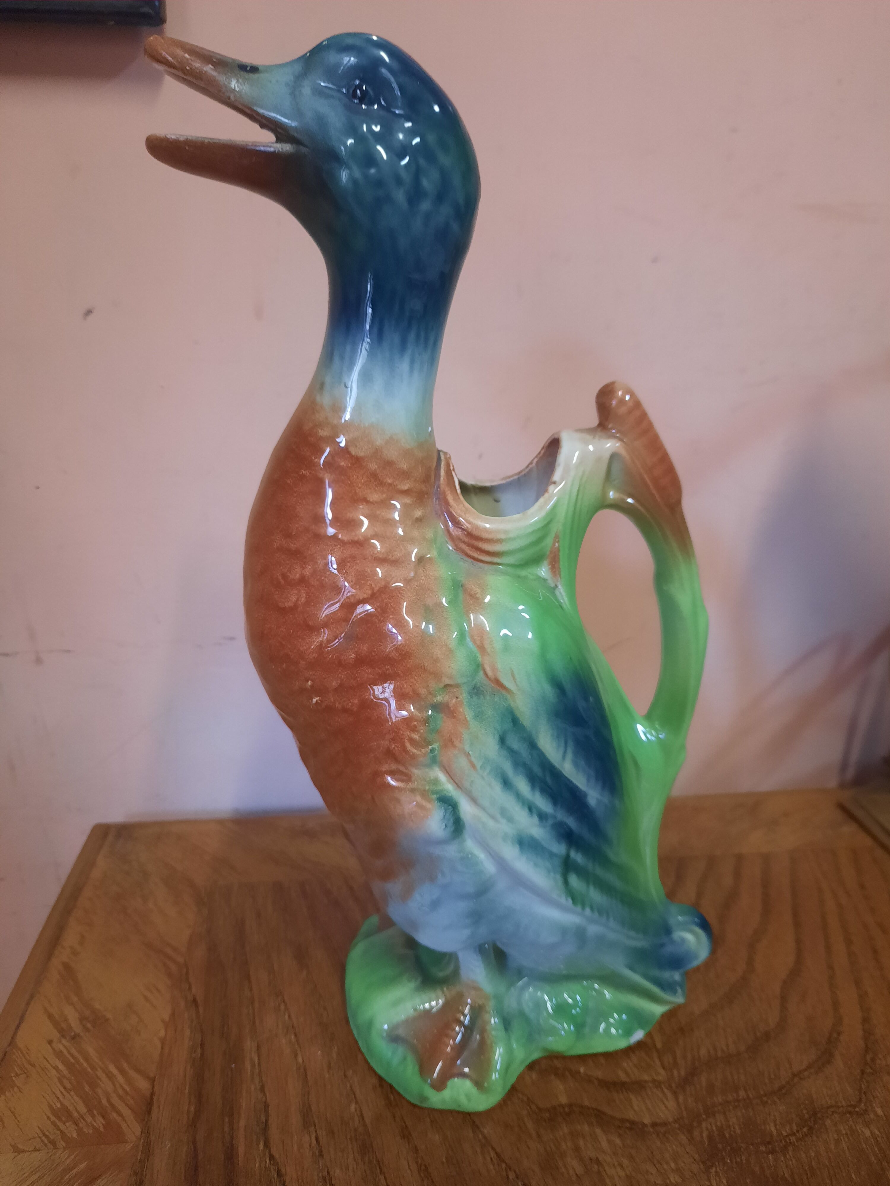 Duck-shaped pitcher