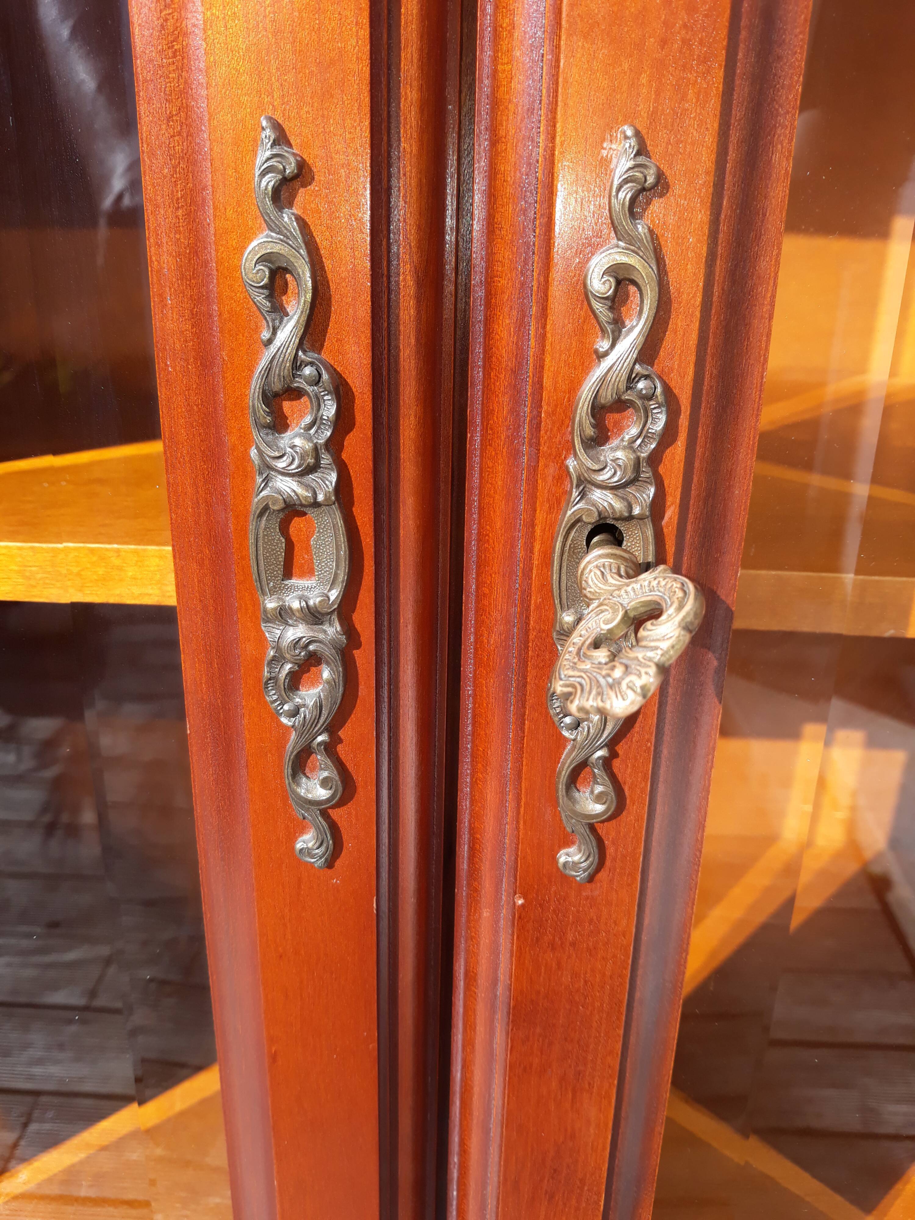 Vitrine style Louis XV