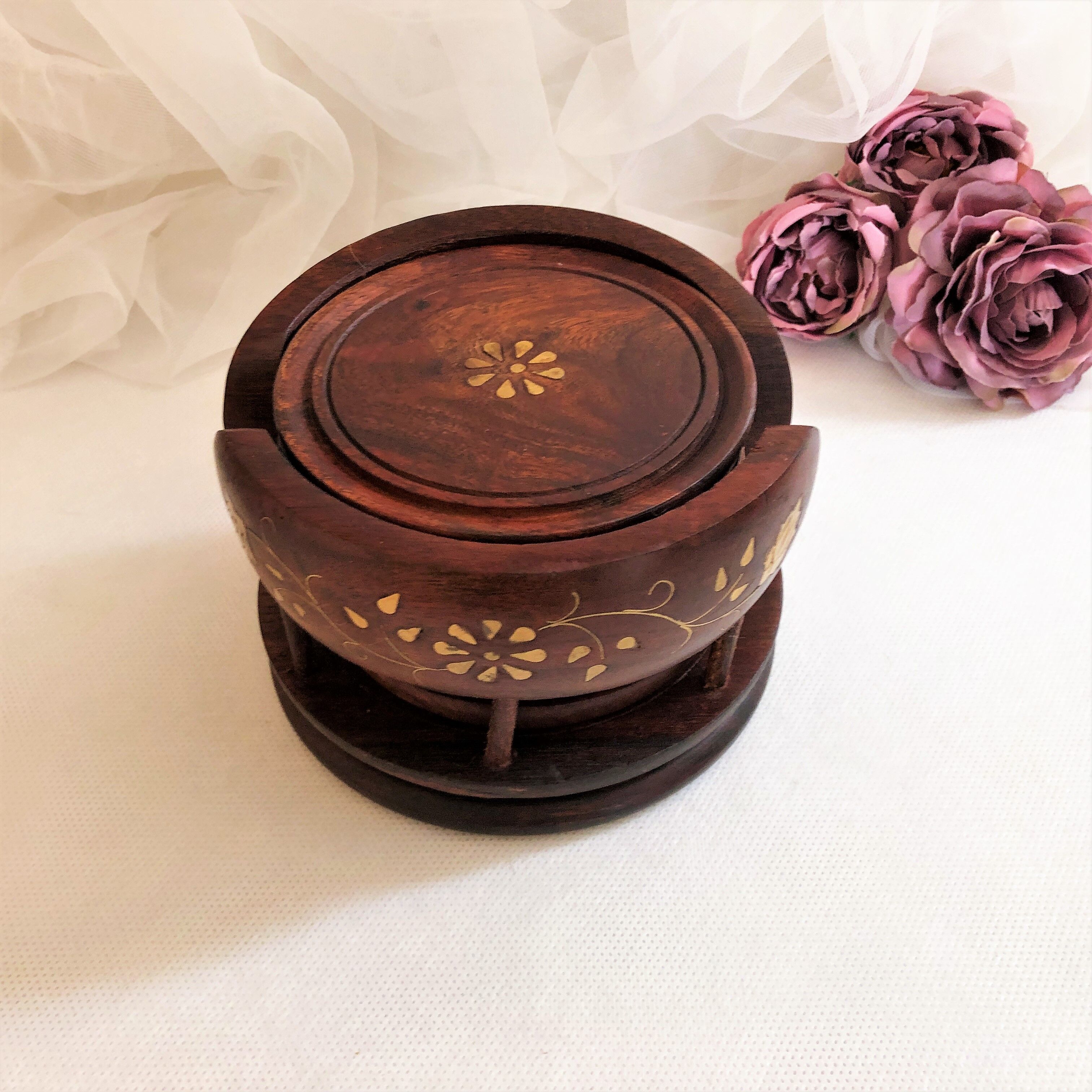 Set of 6 coasters with wooden and brass holder