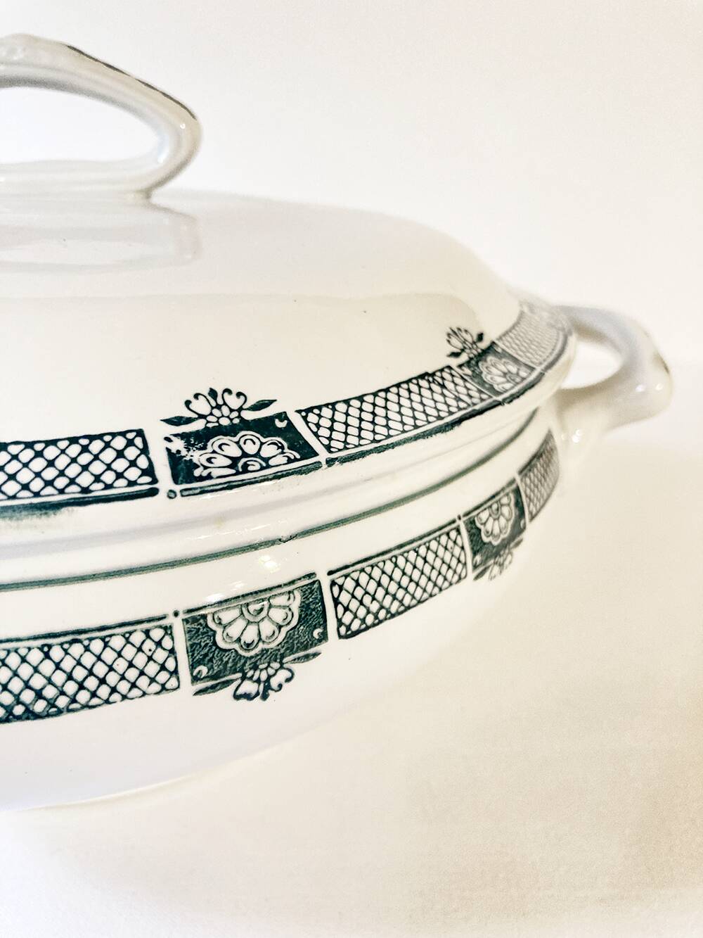 Half-porcelain soup tureen from St-Amand