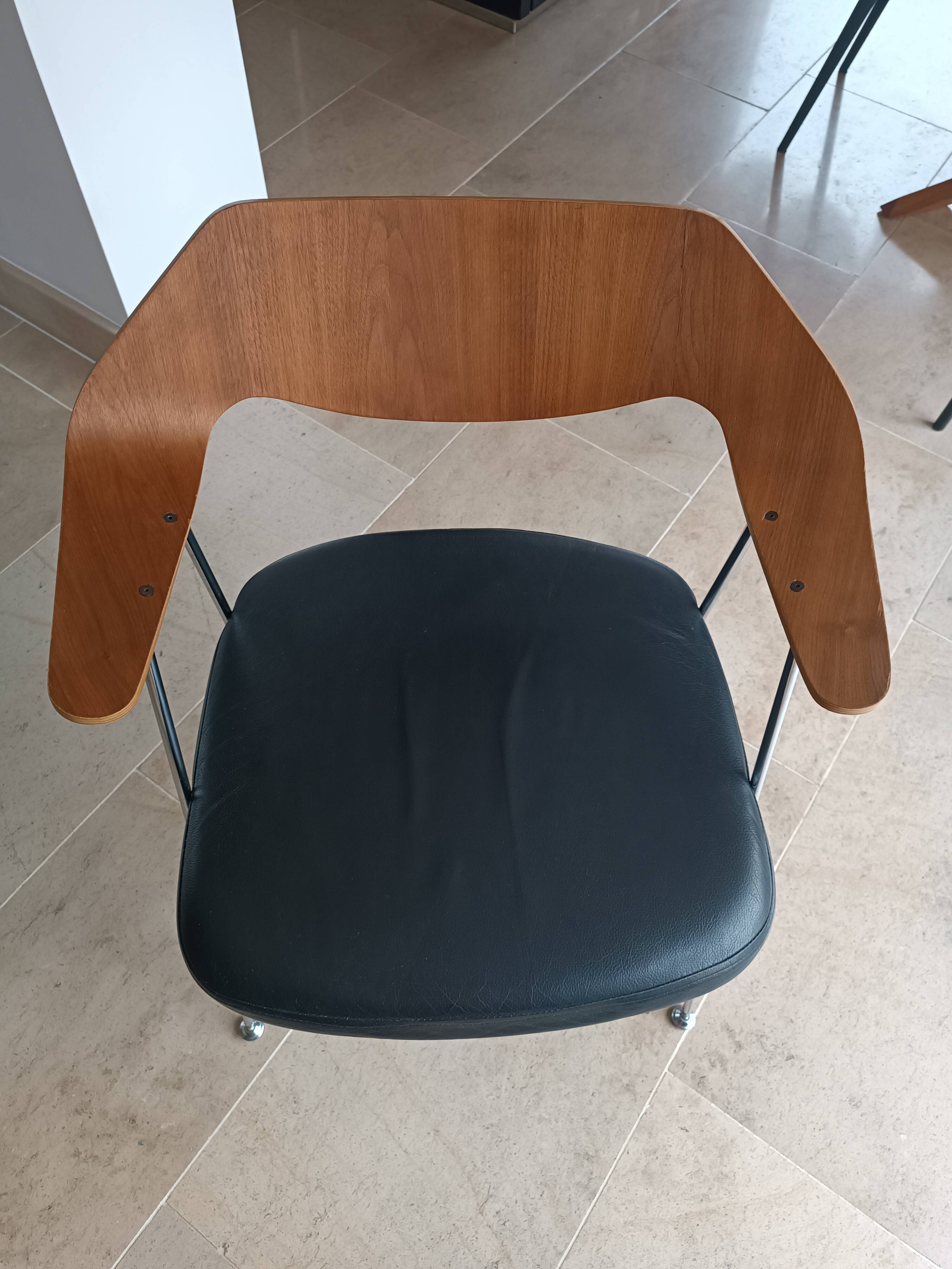 Chaises 675 Robin Day pour Habitat