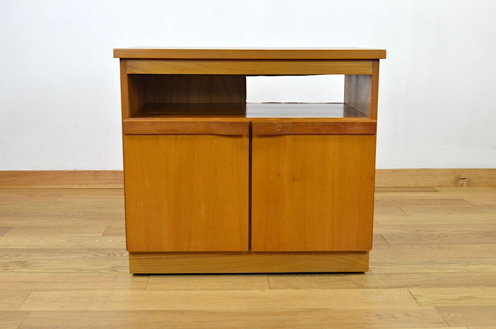 Meuble bas vintage en orme 1970 / 1980