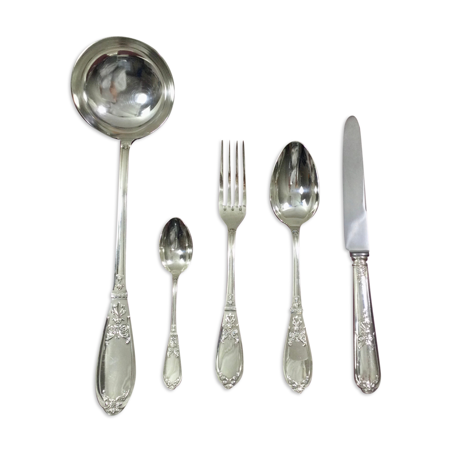 Saint Medard - Housewife Empire