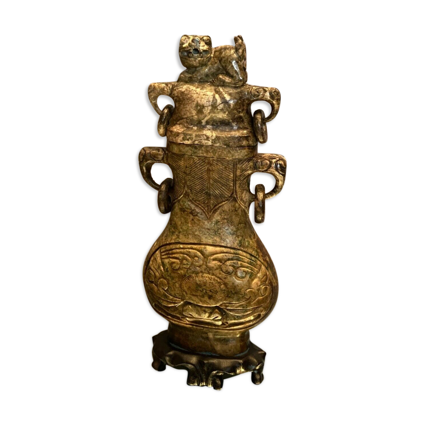 Covered vase in hard stone carved China