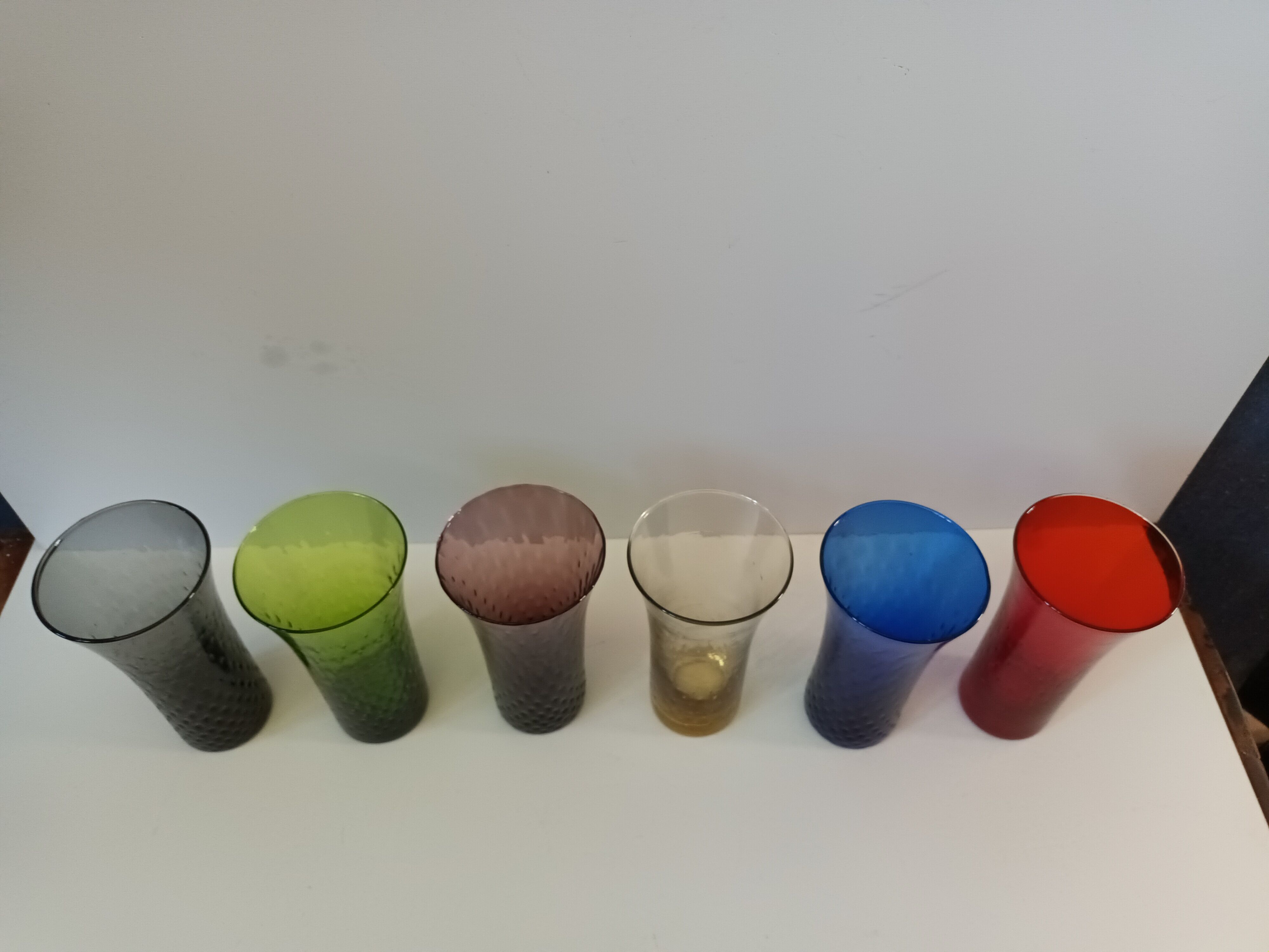 6 verres colorés
