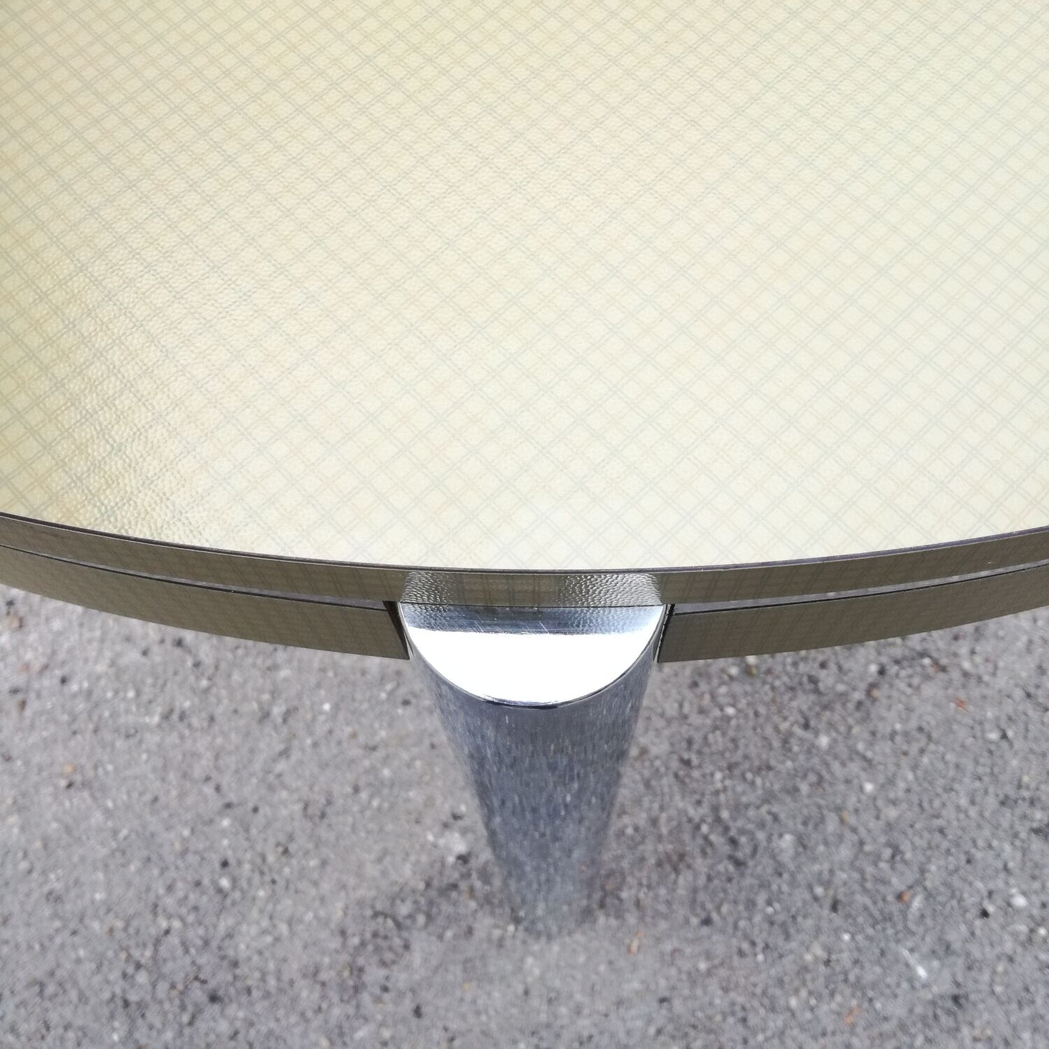 Extendable round table, gingham tile patterns late 1970 - Ø100