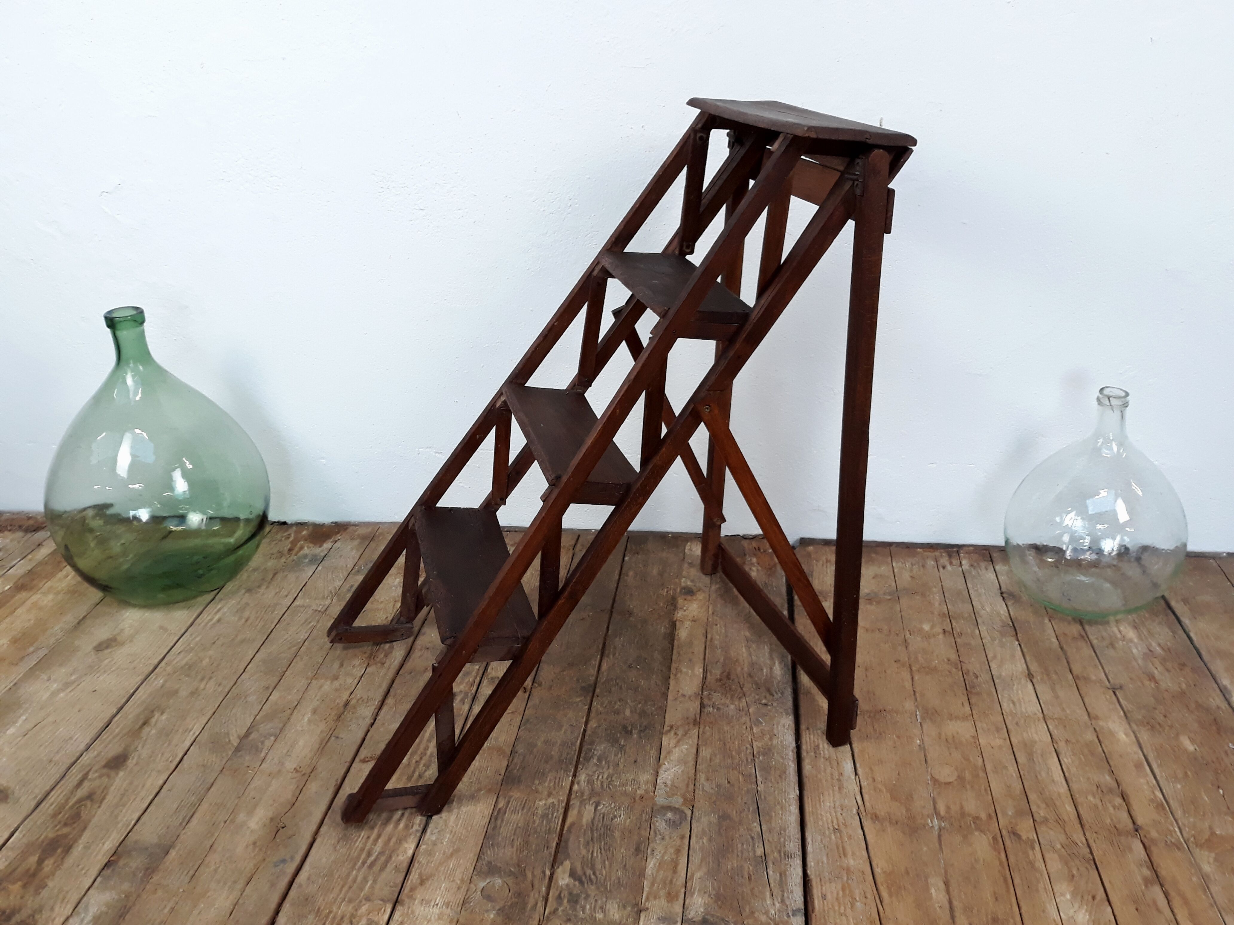 Former painter wooden stepladder