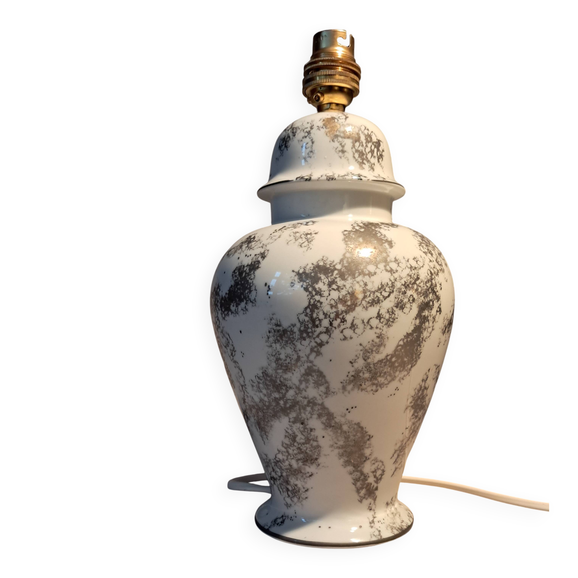 Fine porcelain lamp, hand-painted decoration. Laure Selignac, Paris.