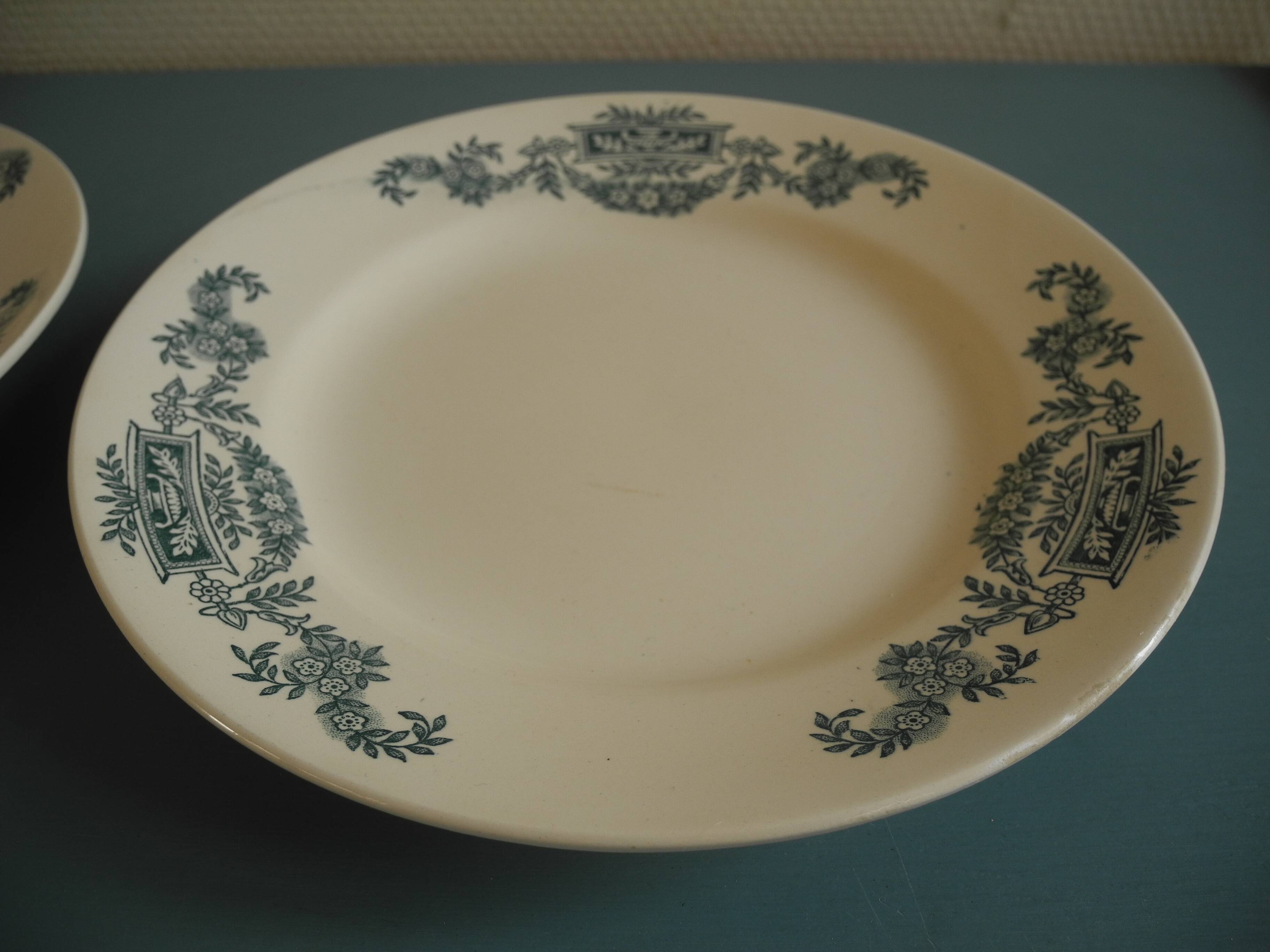 Set of 2 Terre Fer Longchamp Lutèce antique French plates