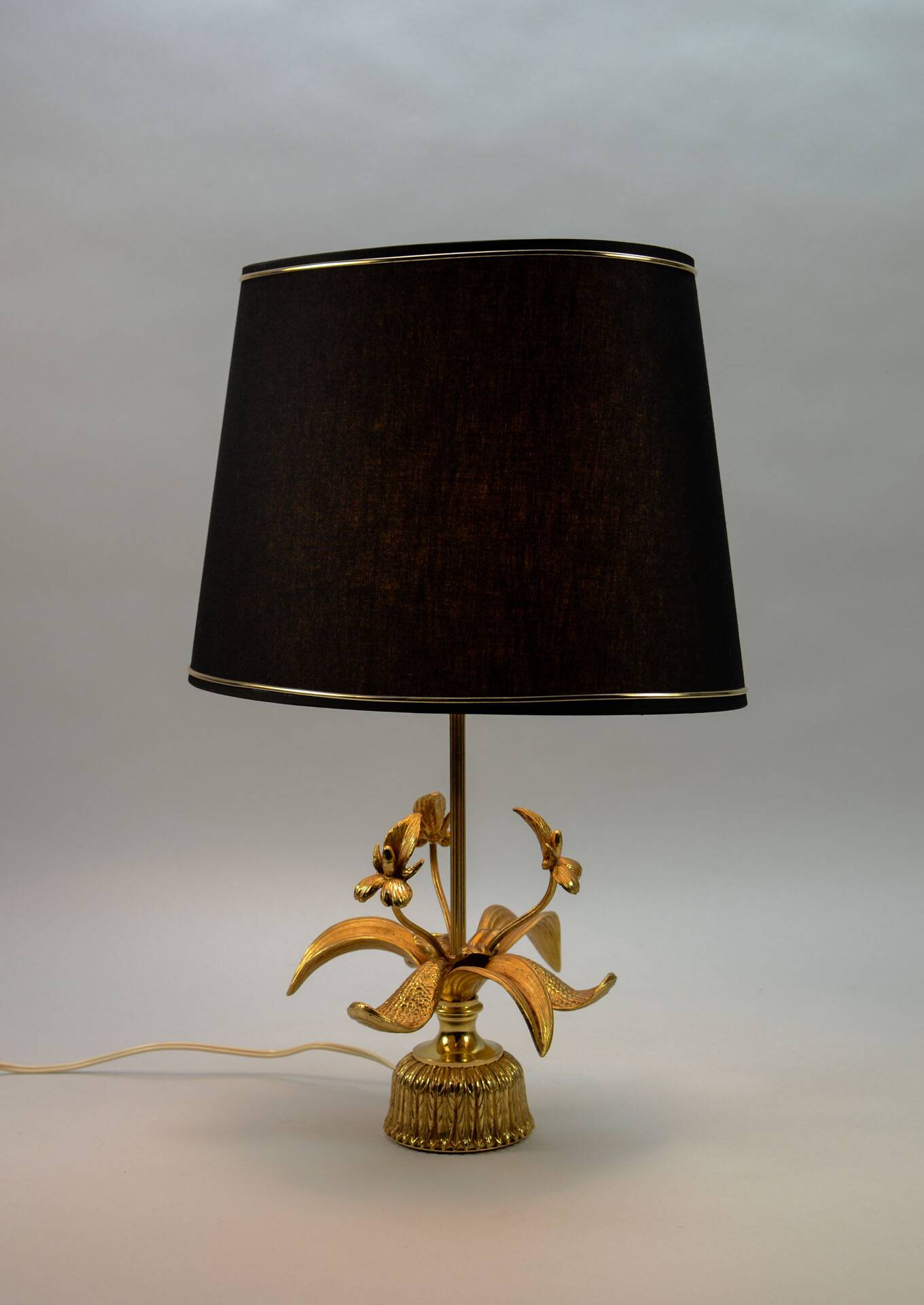 Exclusive Mid-Century Design Brass 'Fleur de Lis' Table Lamp, 1960s