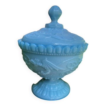 Bonbonnière or sugar bowl in turquoise opaline portieux with stylised dragon decoration.