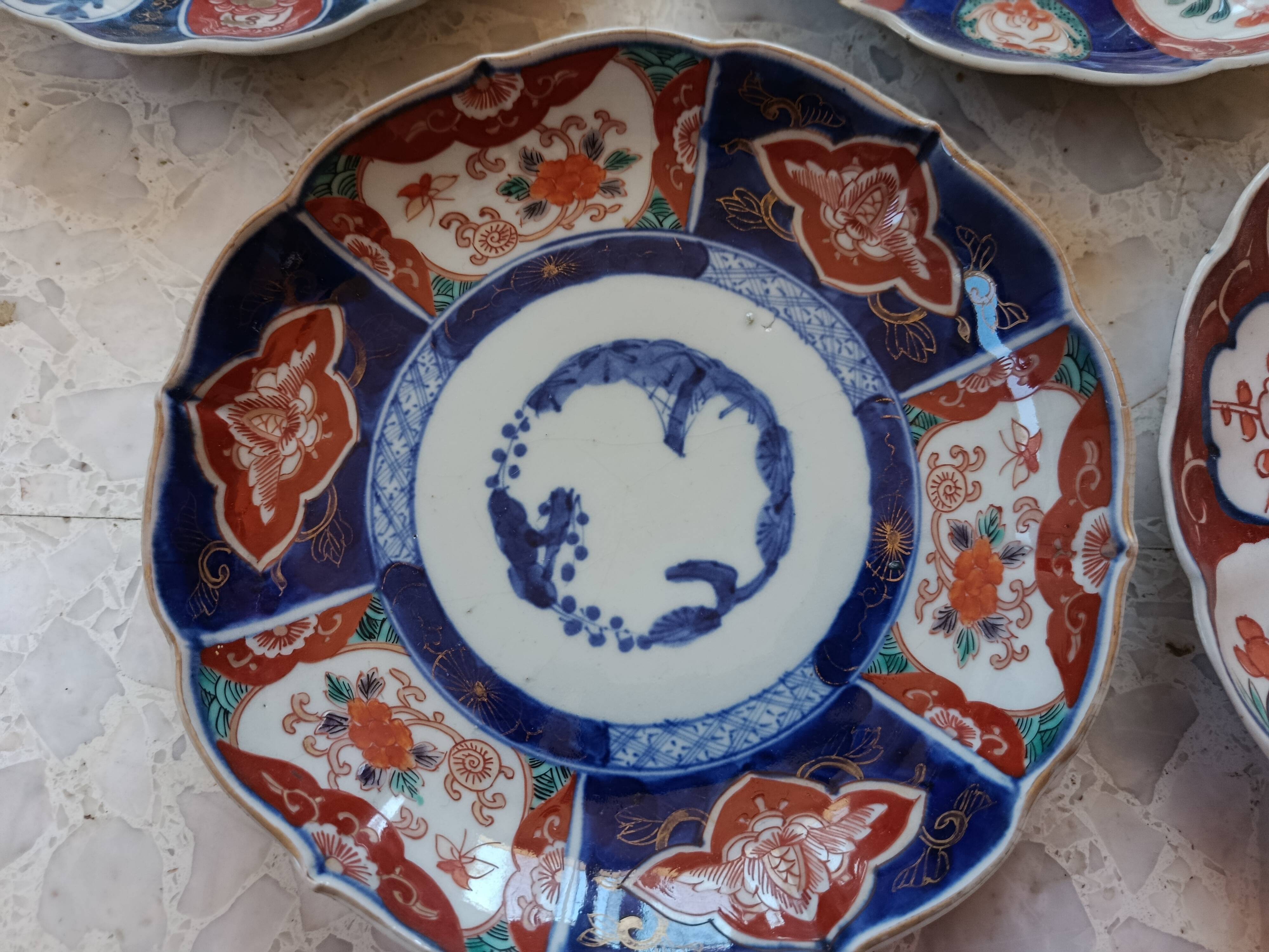 5 IMARI PLATES JAPAN 19th century scalloped floral motifs, FUKI CHOSHUN Arita