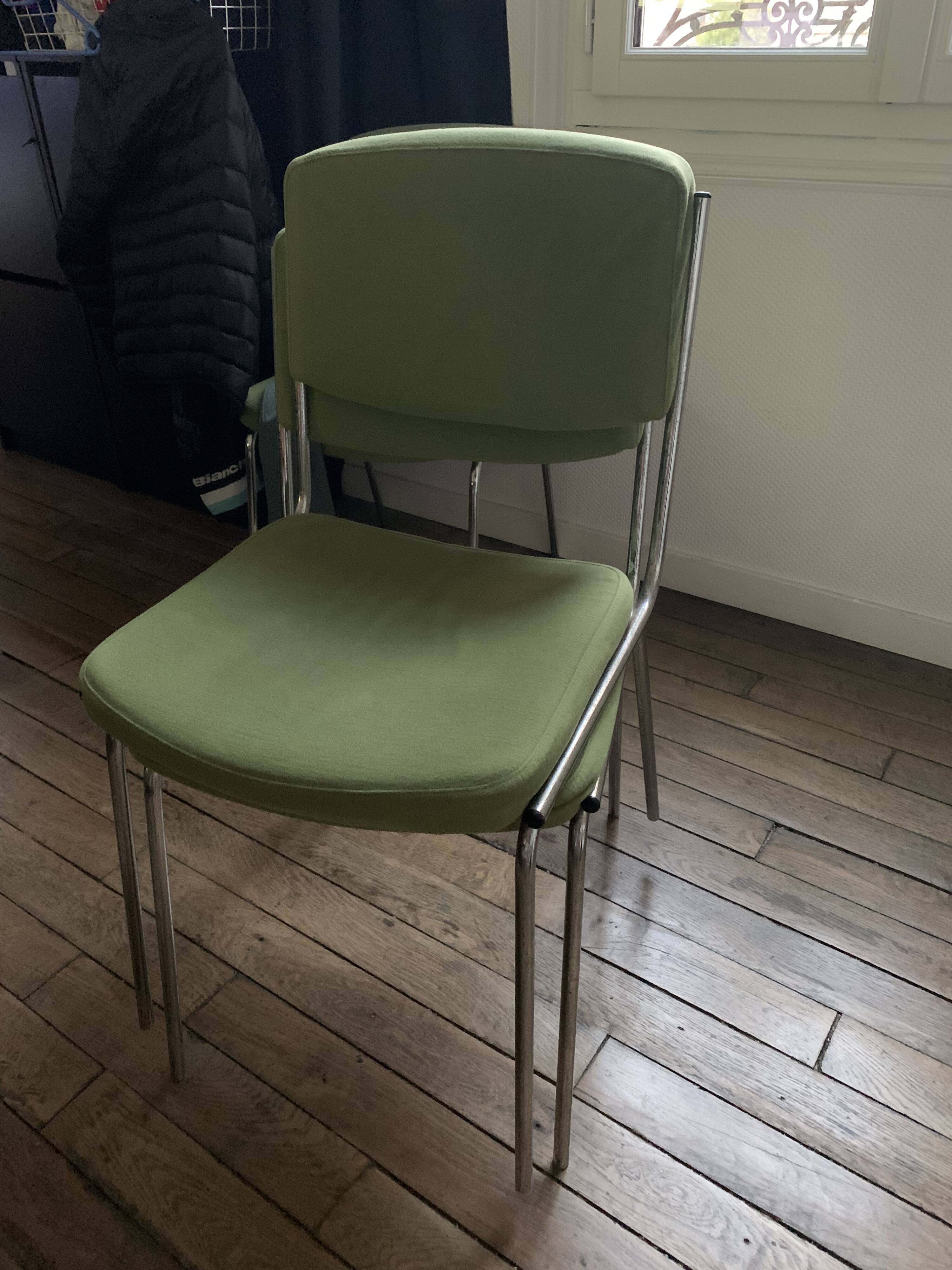 5 chaises 1 fauteuil 1970  structure chrome assise tissu vert style indus