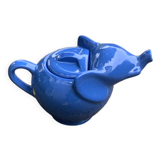 Theiere elephant en ceramique emaillee bleue en forme d'elephant, estampillee collector et vintage