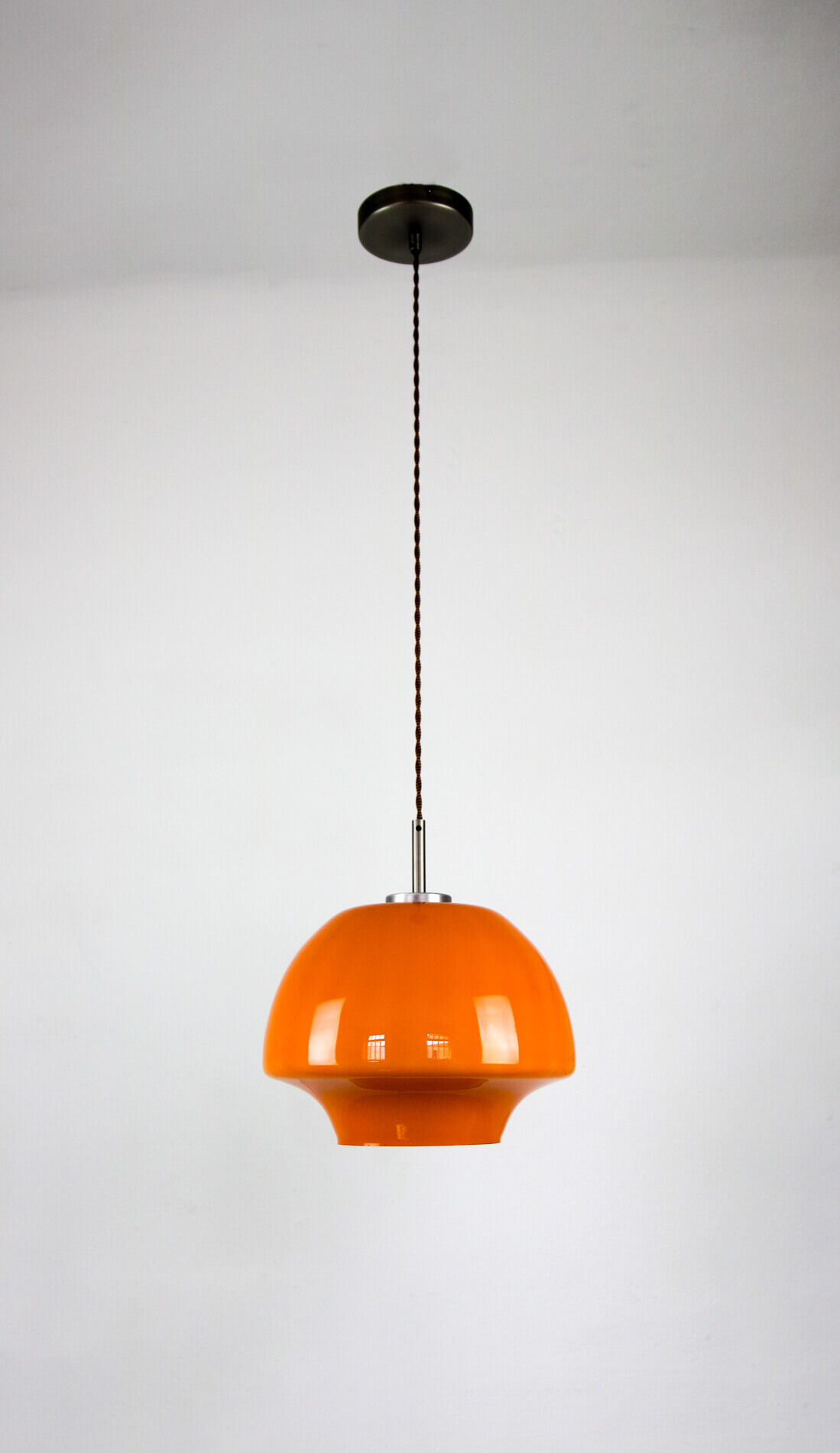 Suspension en verre orange du milieu du siècle