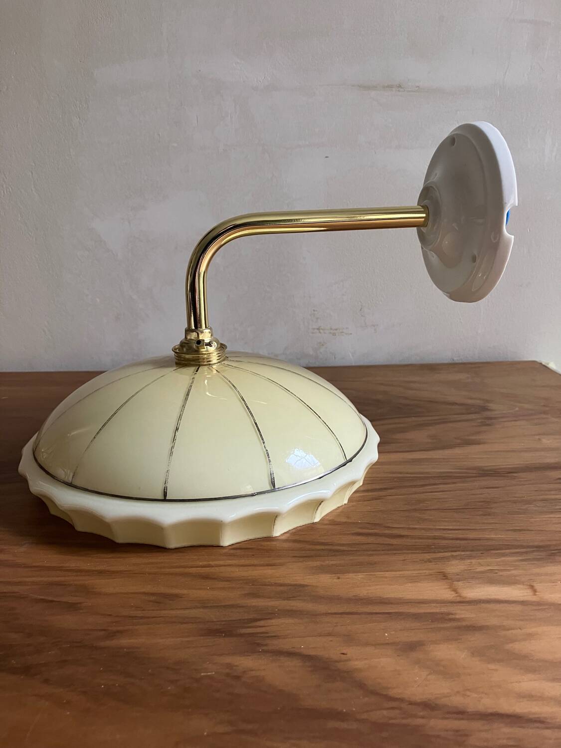 Art deco wall light