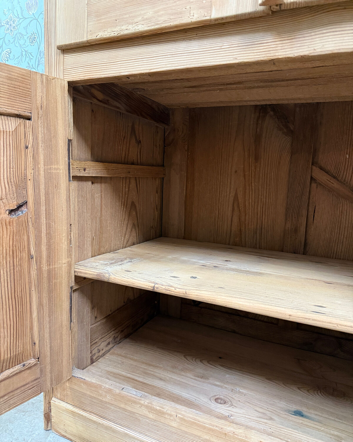 English four-door wardrobe (renovated)