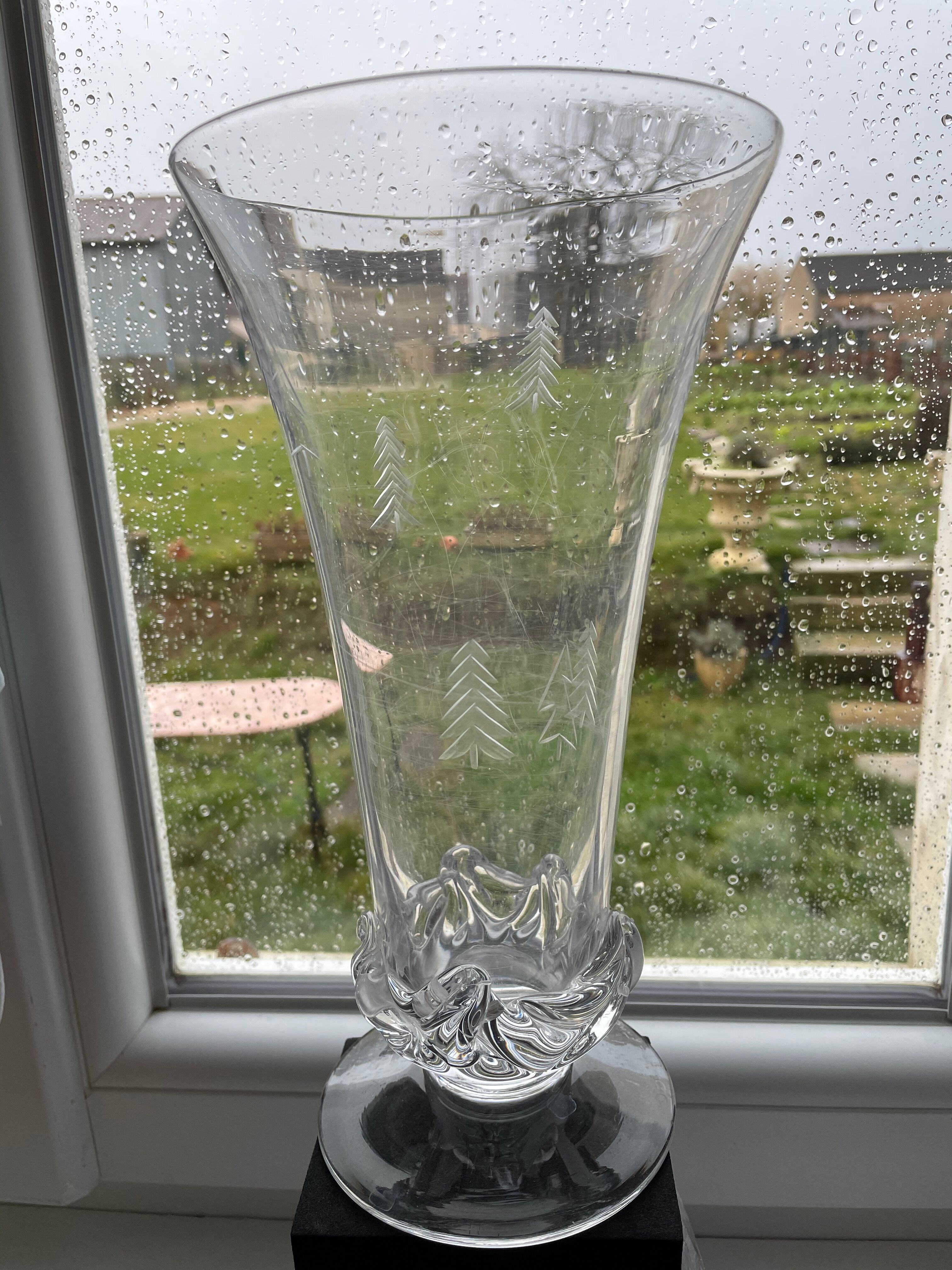 Daum vase, crystal blown and worked hot