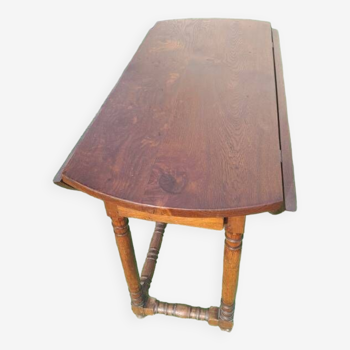 Oak gateleg table