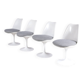Ensemble de 4 chaises "Tulipe" avec des coussins en tissu gris, signées / Eero Saarinen