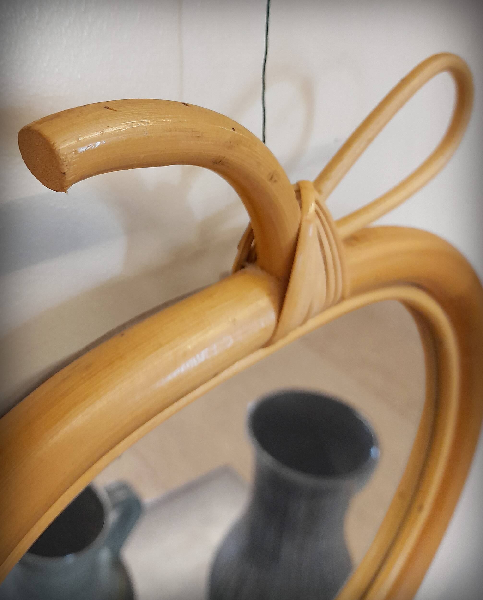 Rattan apple mirror