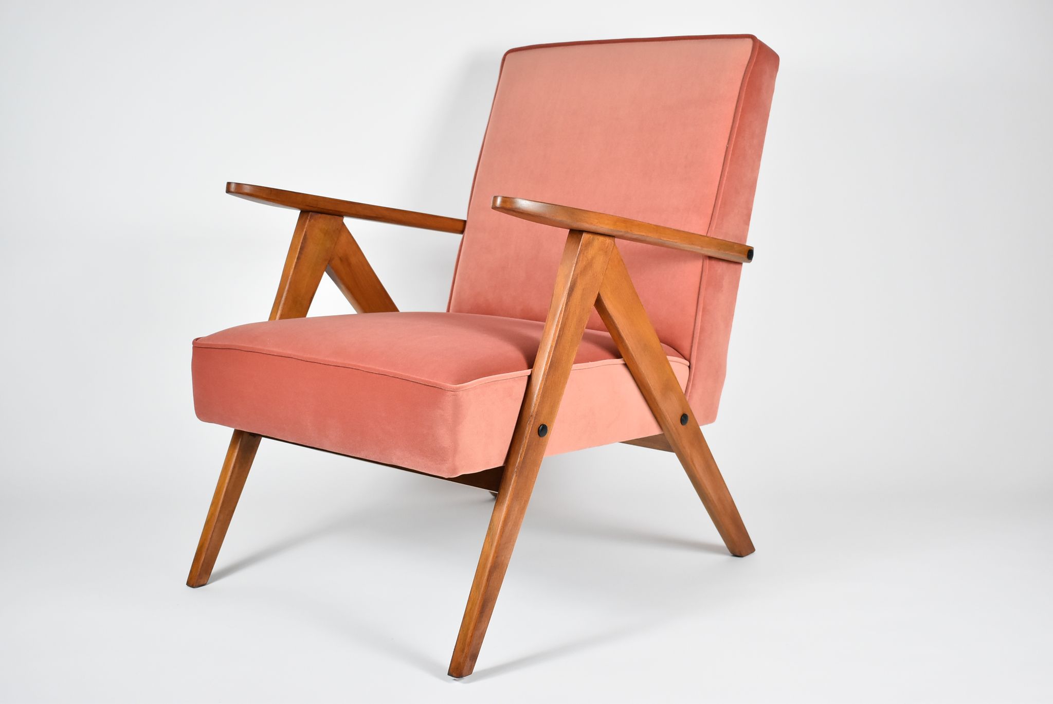 Vintage velvet armchair model Var 1960s fully restored, pink fabric, teak