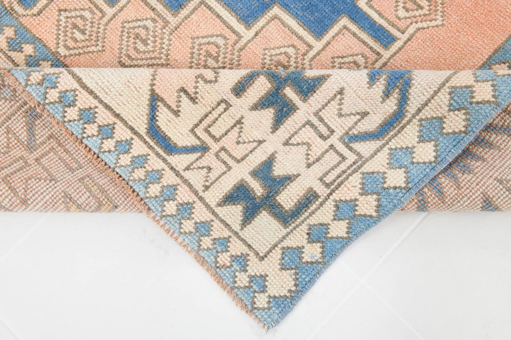6x10 Salmon & Blue Comtemporary Vintage Rug, 194x297Cm
