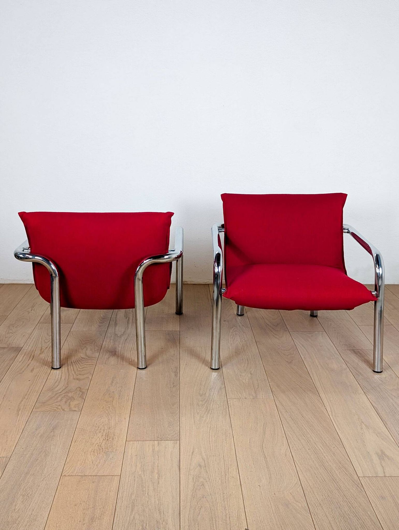 Pair of Italian armchairs in chromed metal and red fabric, 1970