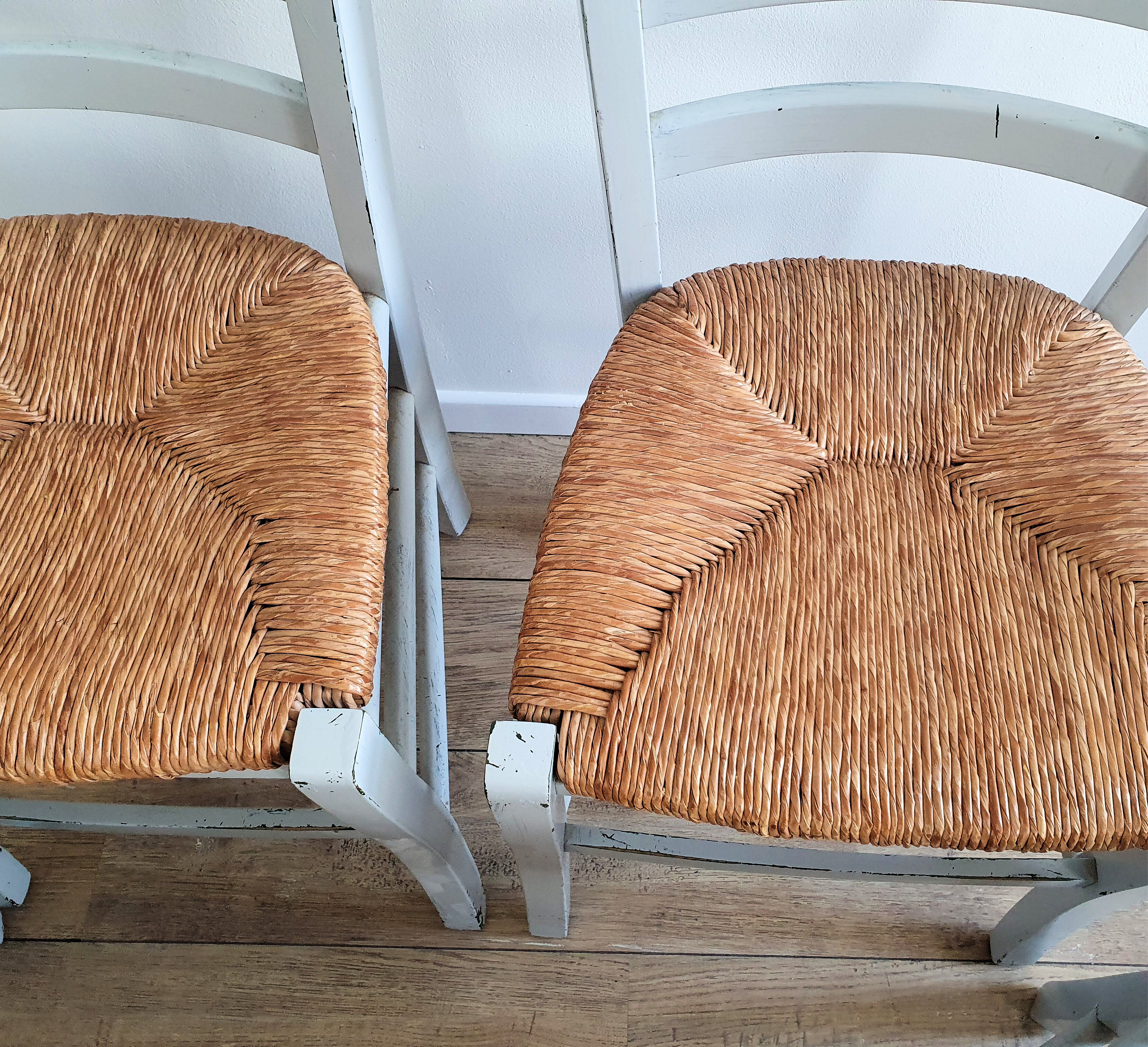 Light grey mulched chairs