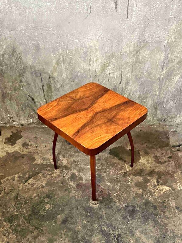 Table d'appoint emblématique tchèque du milieu du siècle par Jindřich Halabala Table d'appoint Spider