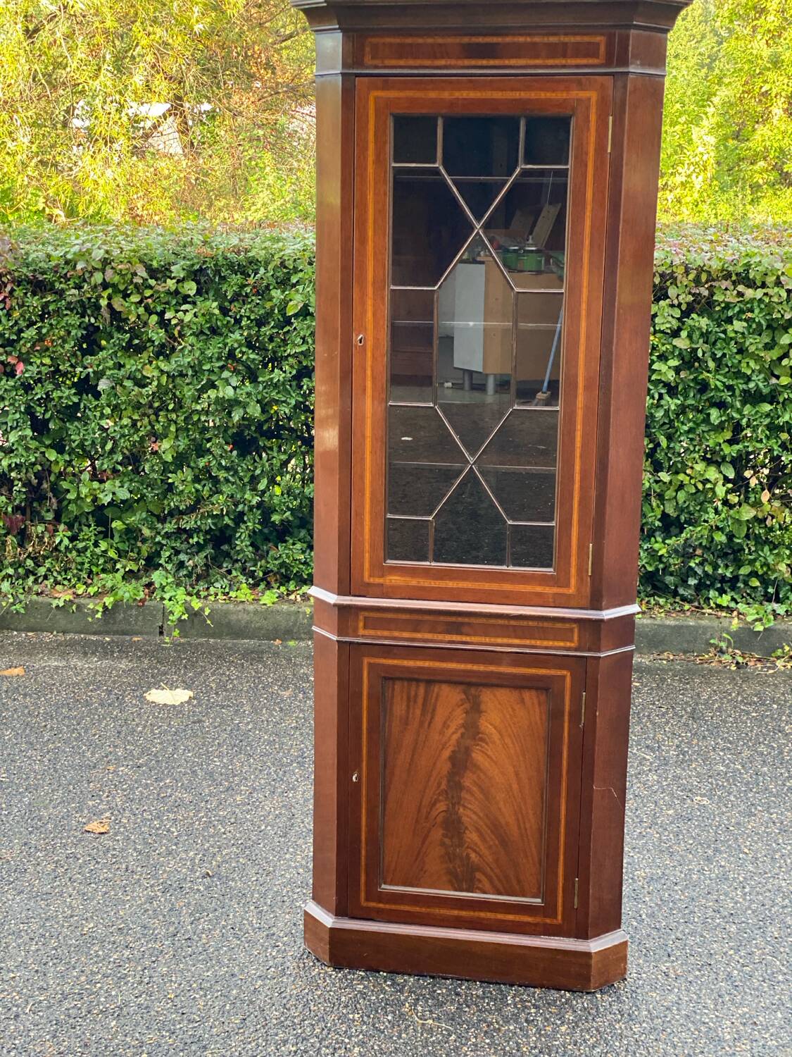Victorian corner cabinet in solid wood and marquetry