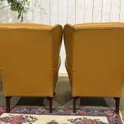 Pair of 1980s English wingback armchairs in leather.