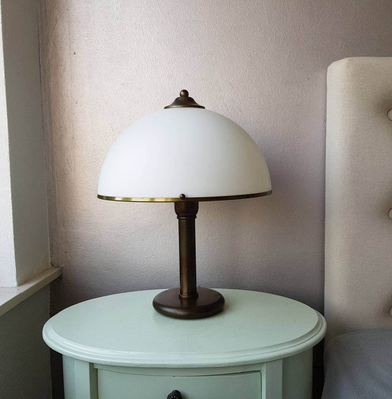 White mushroom table lamp 1970s space age