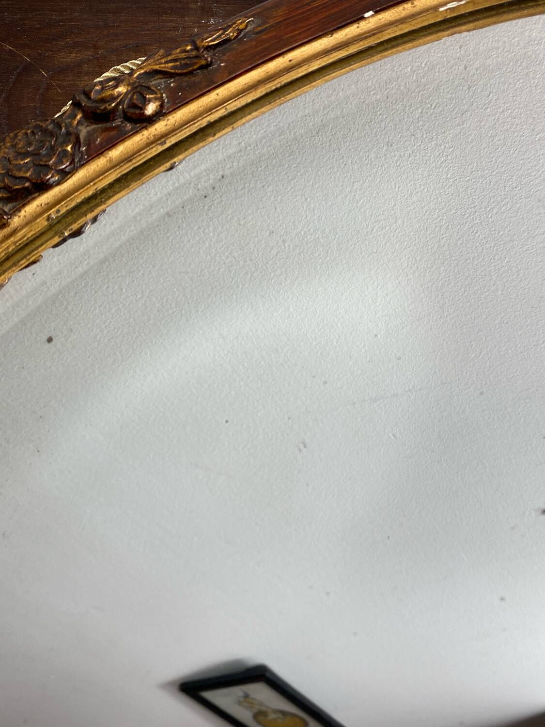 Miroir en bois et plâtre, décor fleuri, Art Déco