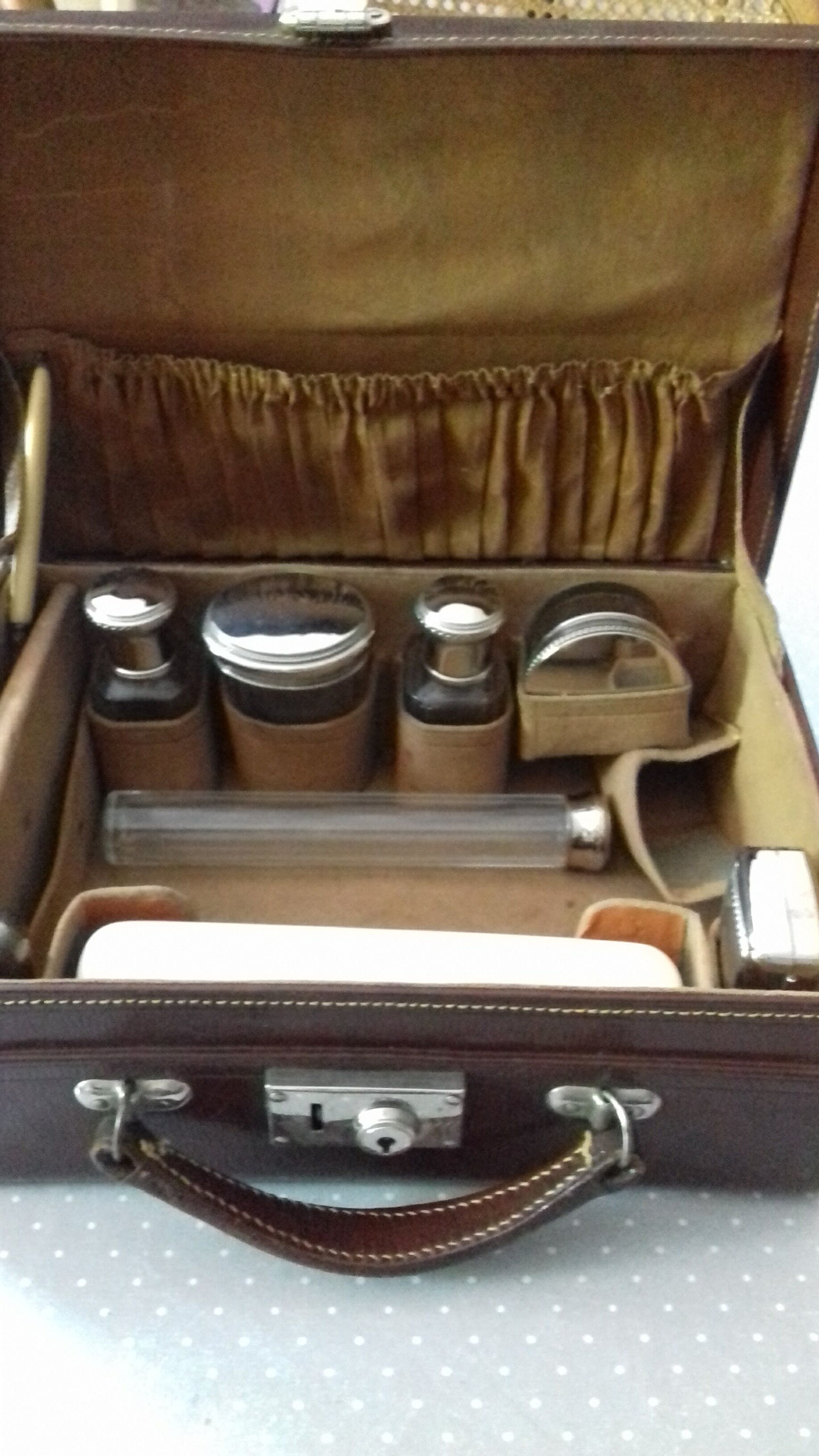 Valise de toilette vintage