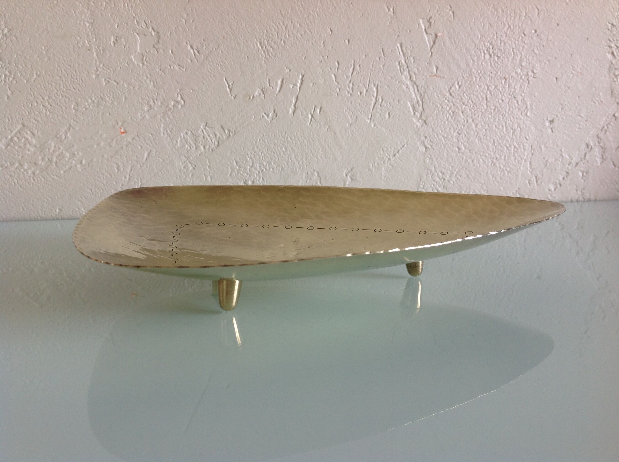 Tripod pocket vacuum in hammered brass