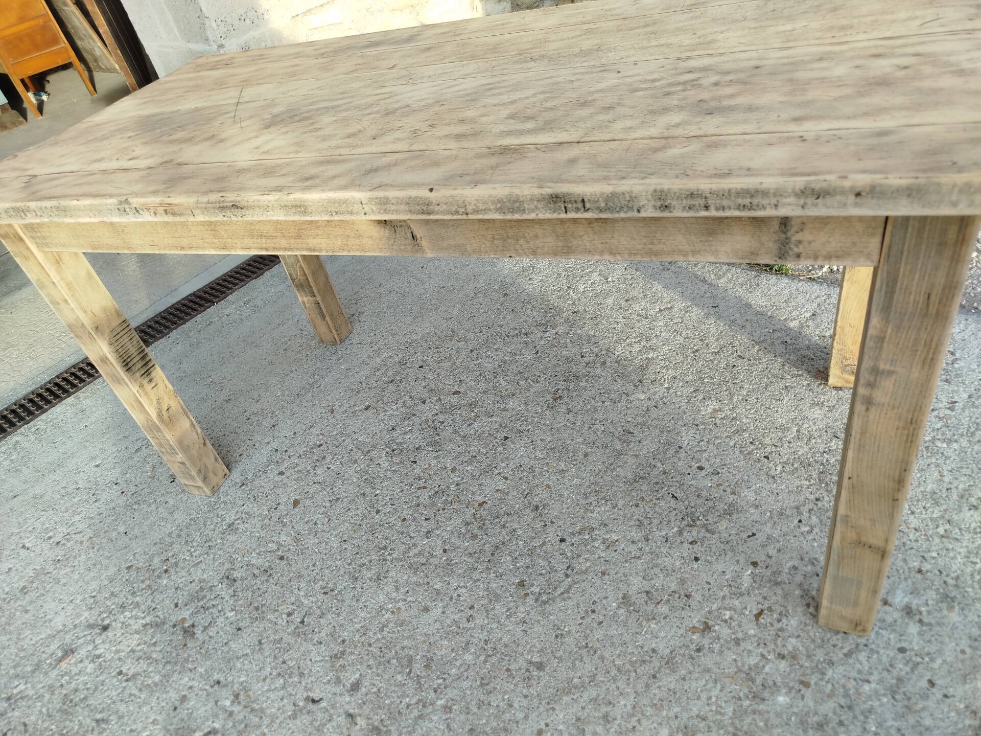 Farm table