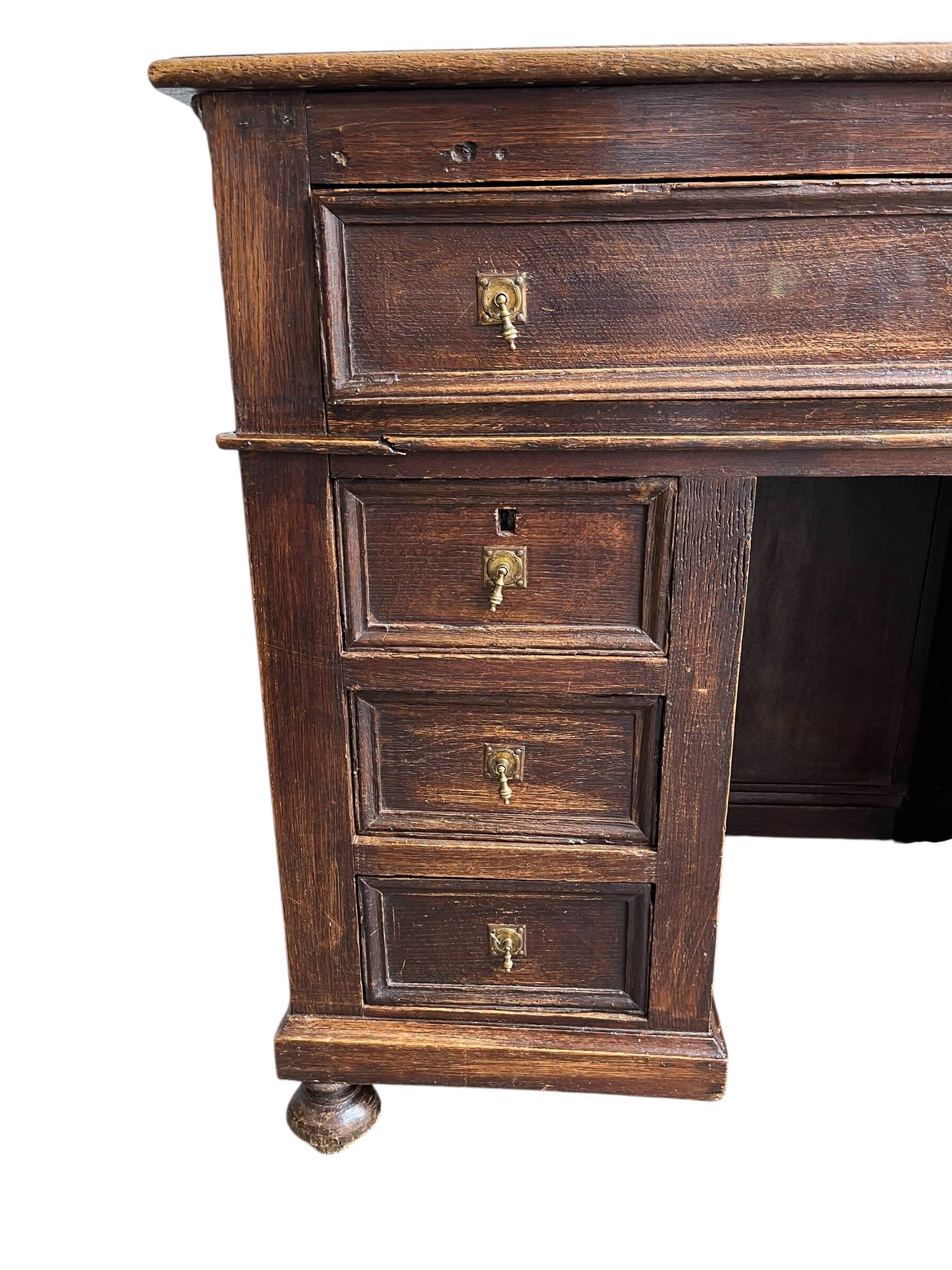 Vintage desk/Antique desk in solid oak