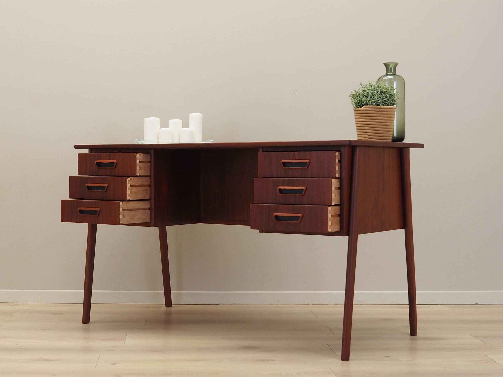 Teak desk, Danish design, 1970s, manufactured by A.P. Møbler Svenstrup